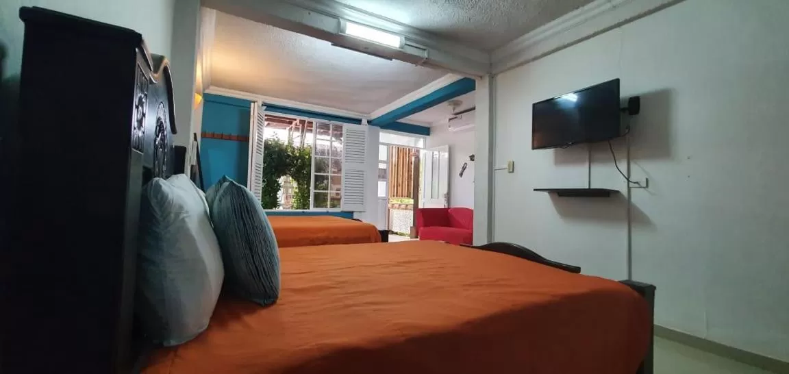 Photo of the whole room, Bed in Casa Royal Palm Inn