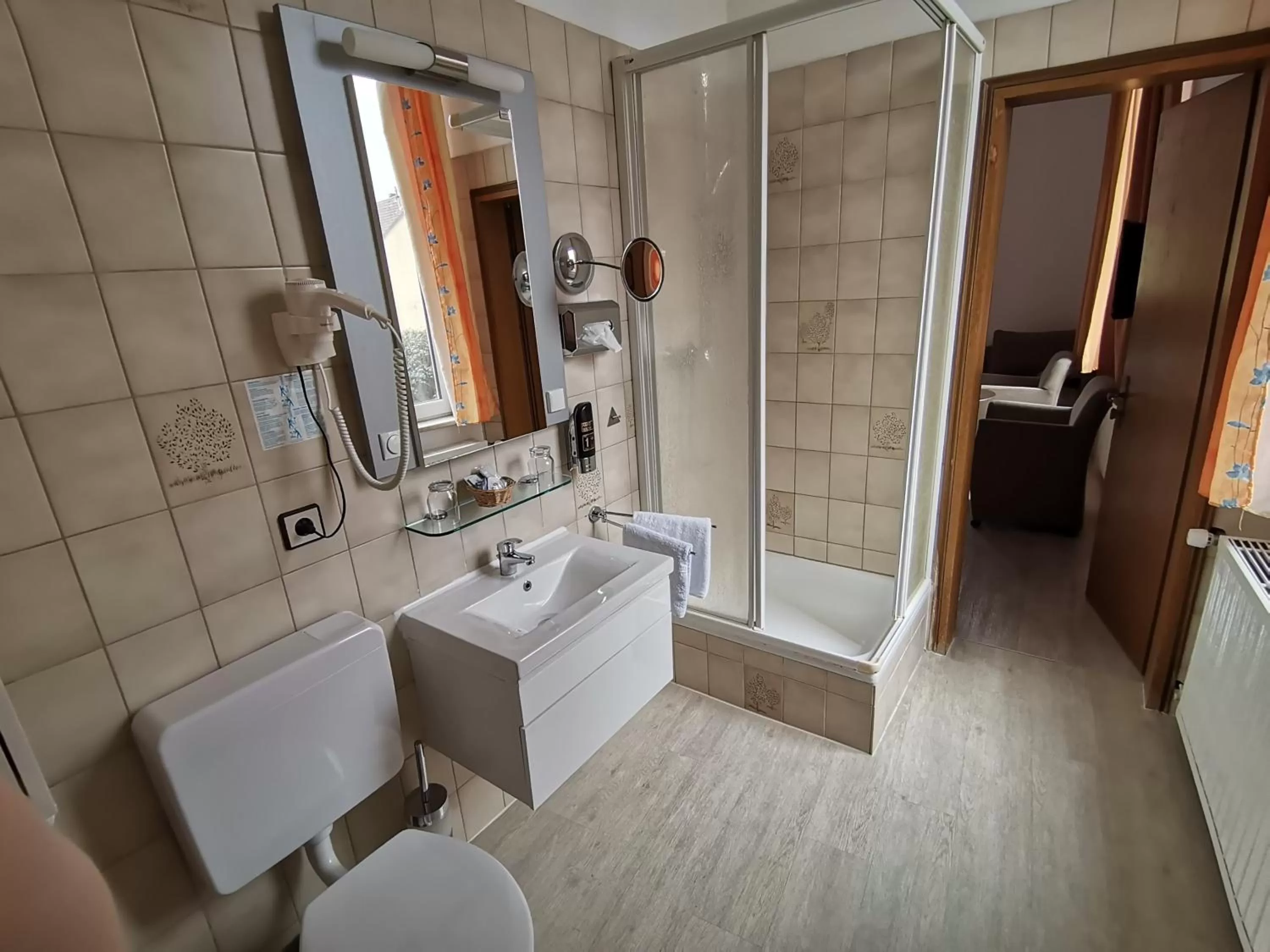 Shower in Hotel Kitzinger Hof an der B8