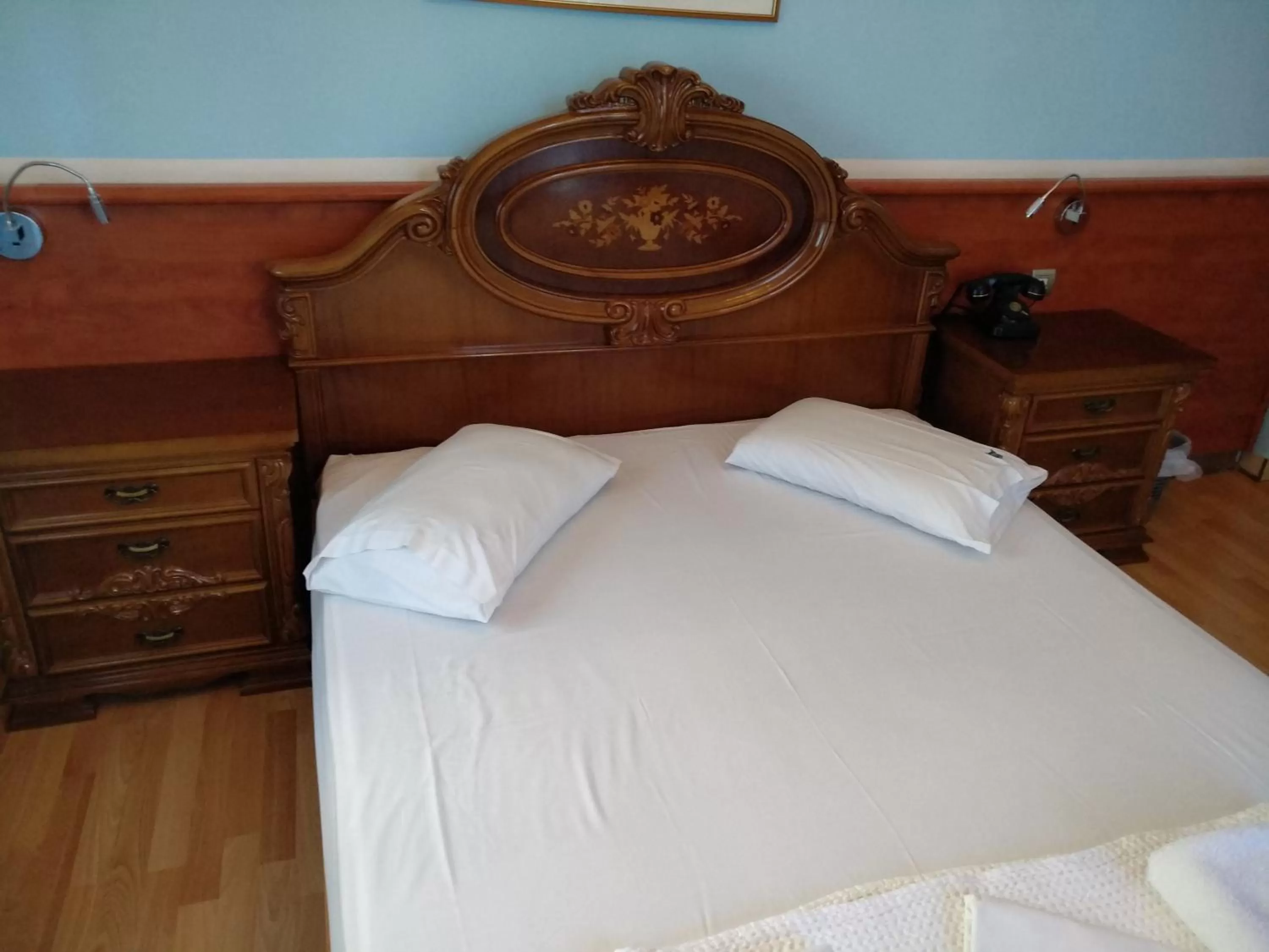 Bed in Diethnes Hotel