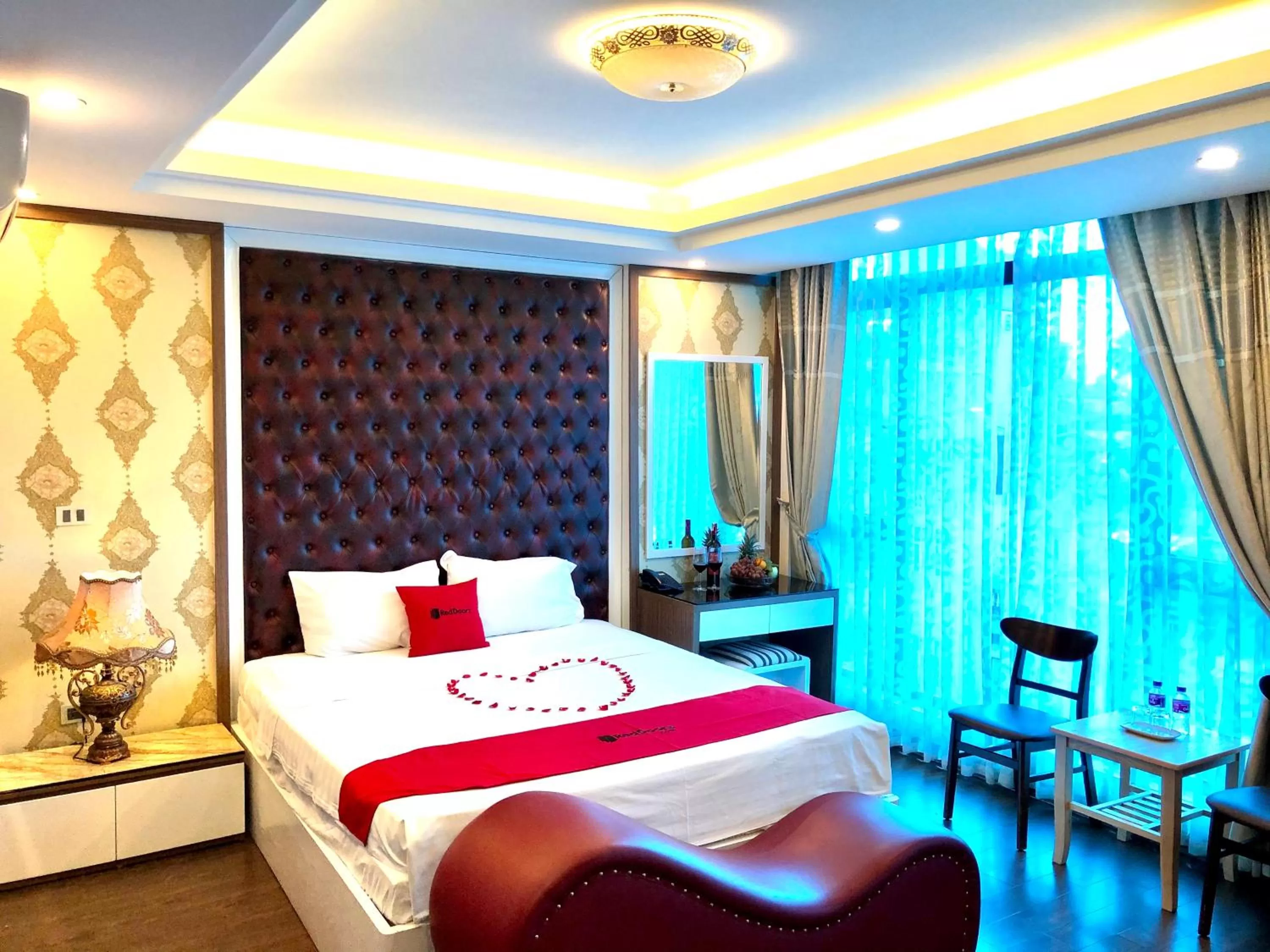 Bed in The Royal Hotel Near West Lake