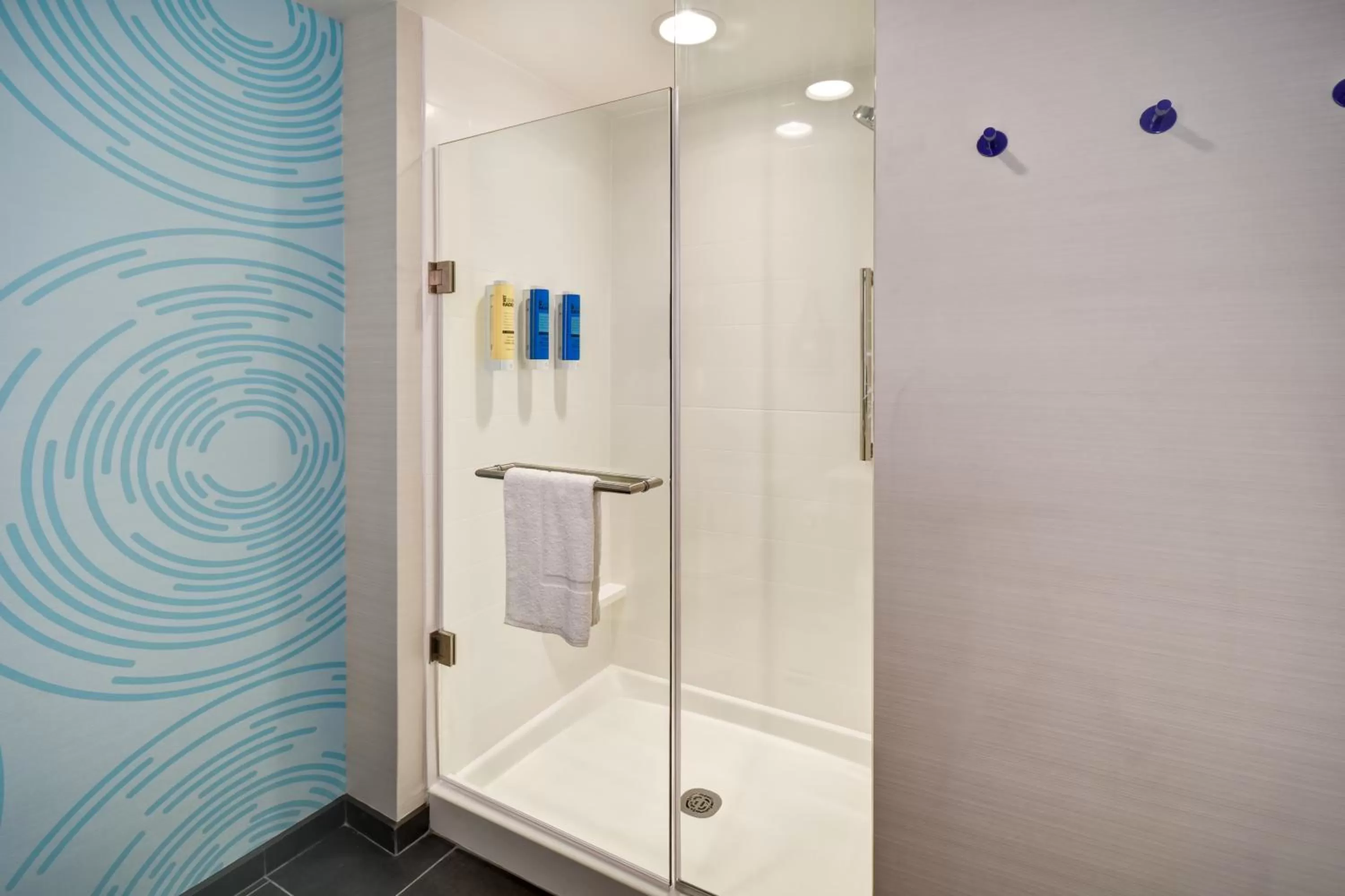 Queen Room with Two Queen Beds - Hearing Accessible in Tru By Hilton Louisville Airport