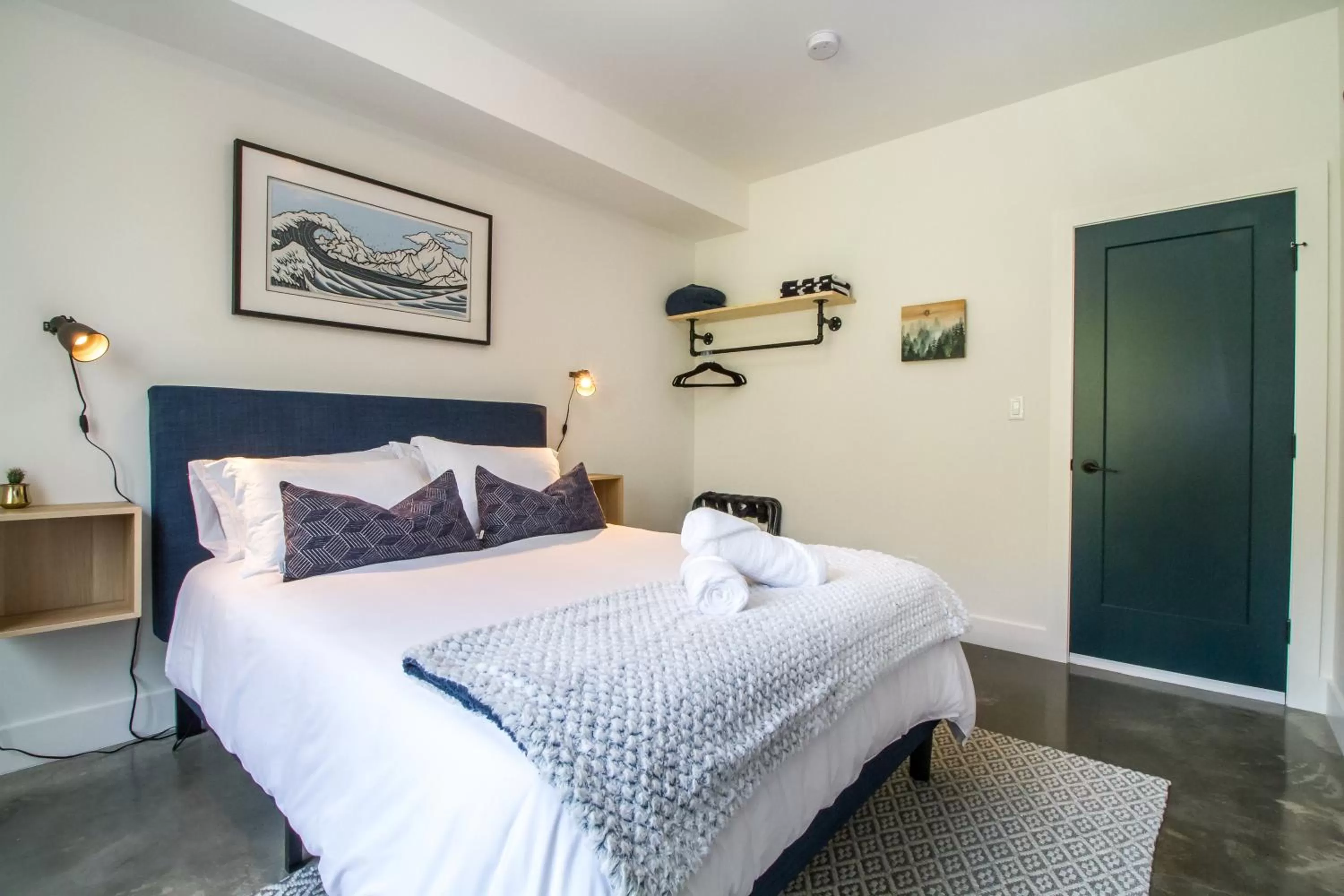 Queen Room in Arrows Edge Lodge