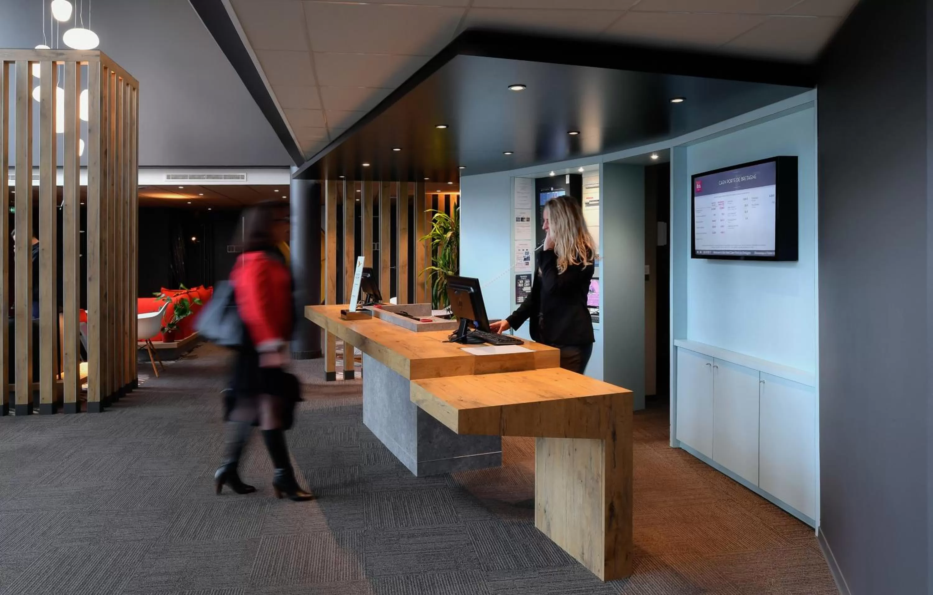 Lobby or reception in ibis Caen Porte De Bretagne