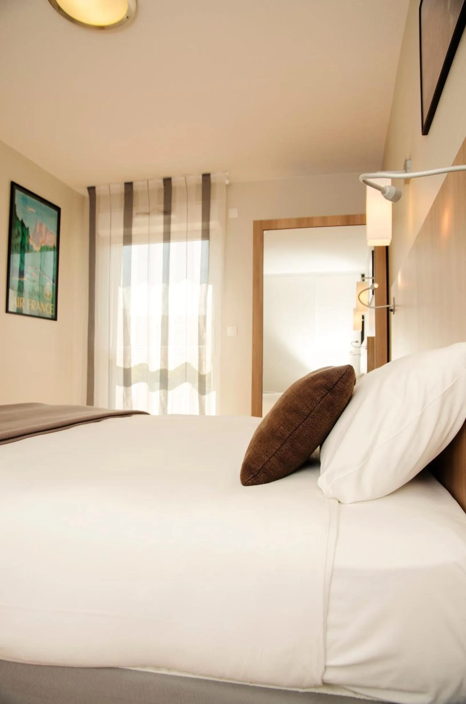 Bed in Lagrange Aparthotel Toulouse Saint-Michel