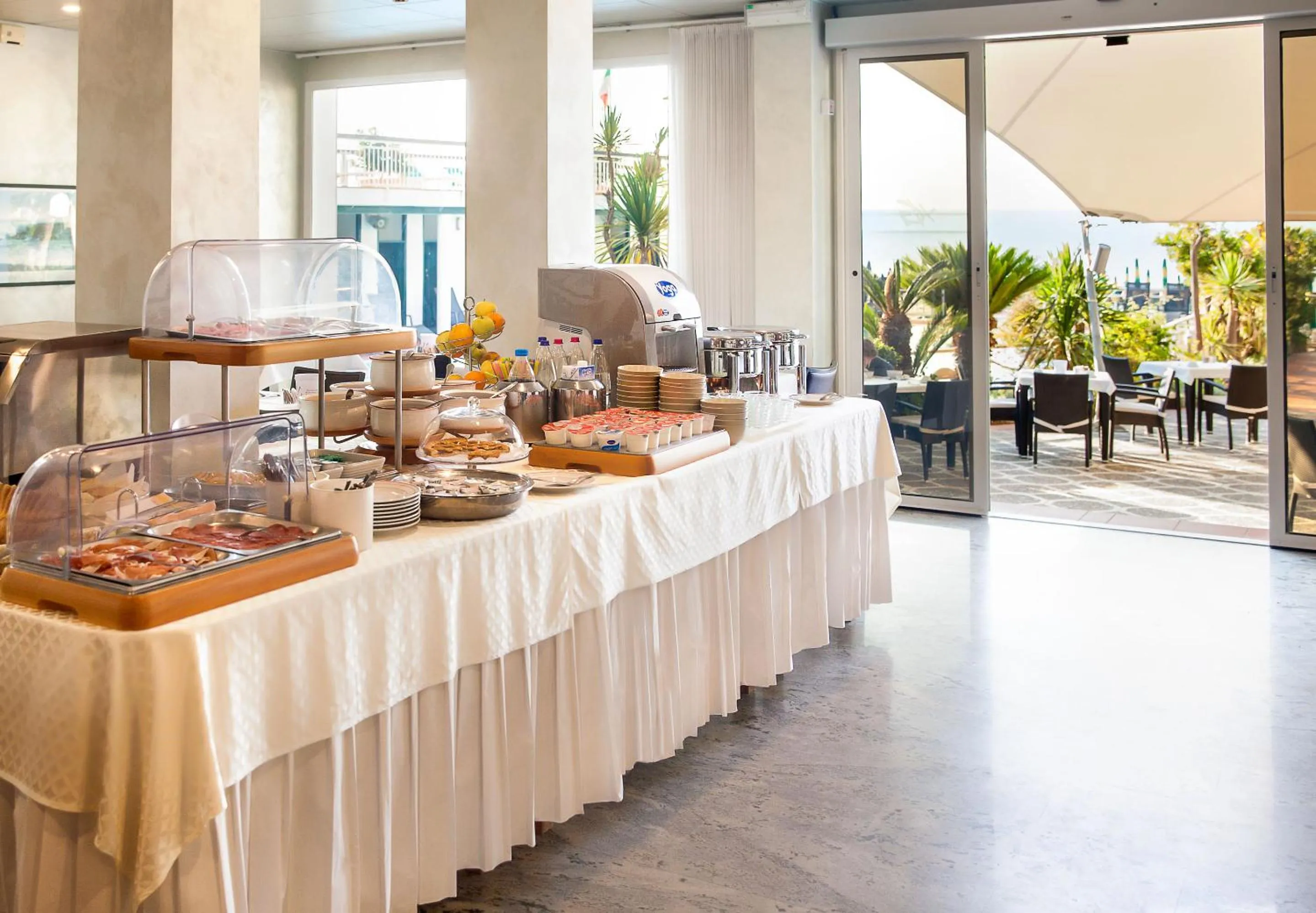 Restaurant/places to eat in Hotel Gabriella