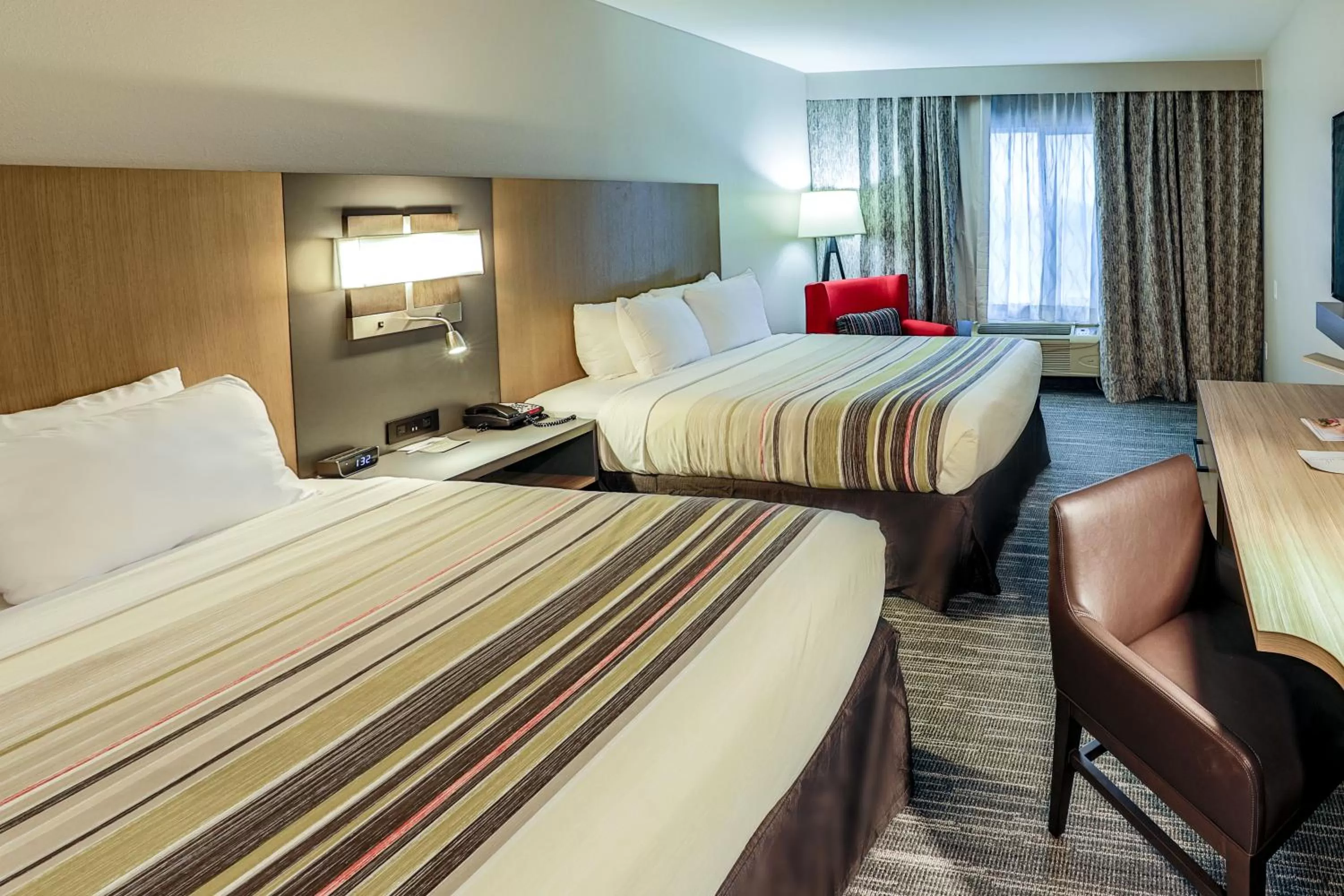 Photo of the whole room, Bed in Country Inn & Suites by Radisson Nashville Airport TN