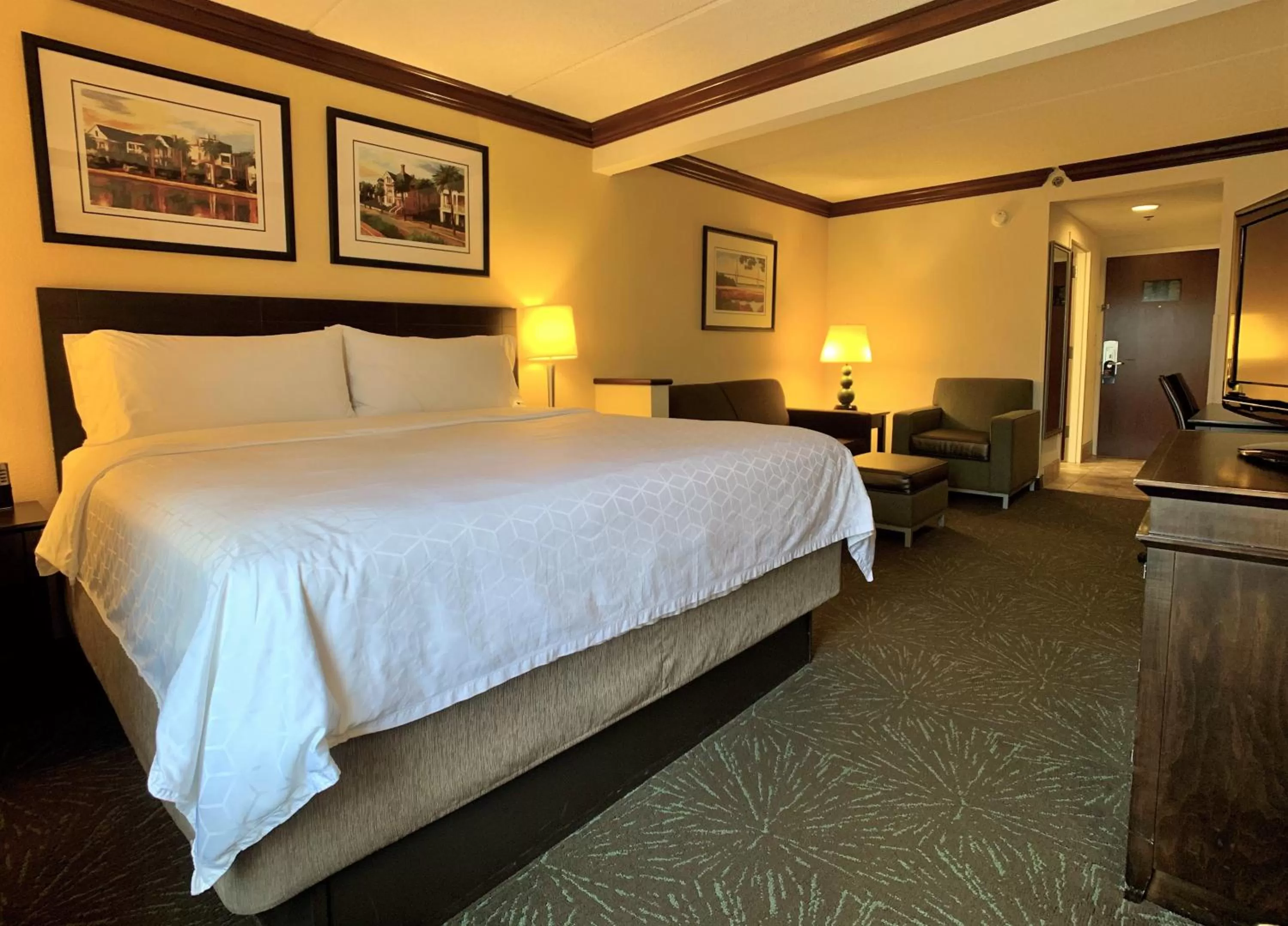 Photo of the whole room, Bed in Holiday Inn Express Hotel & Suites Charleston - Northwoods by IHG