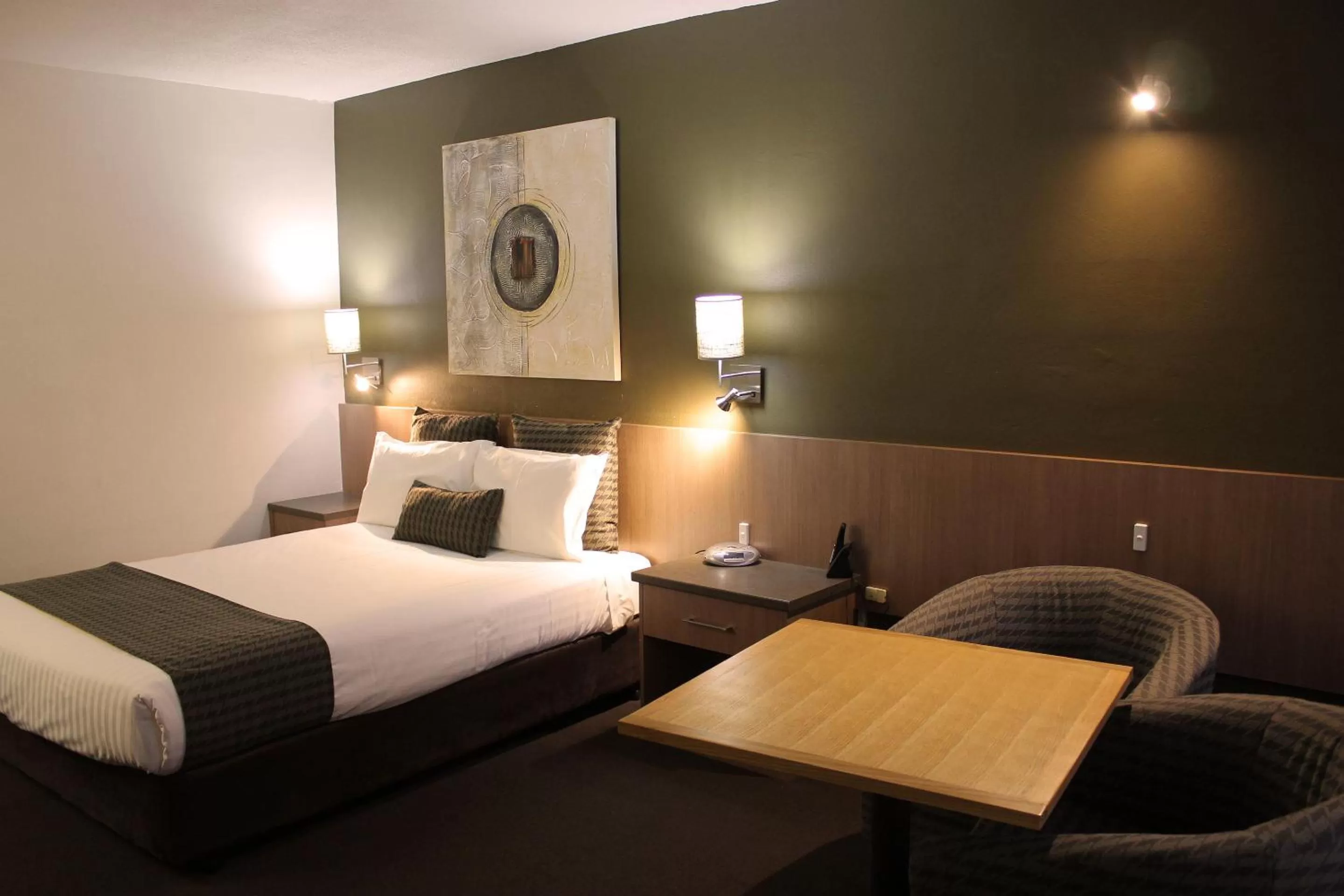 Bathroom, Bed in Swan Hill Resort