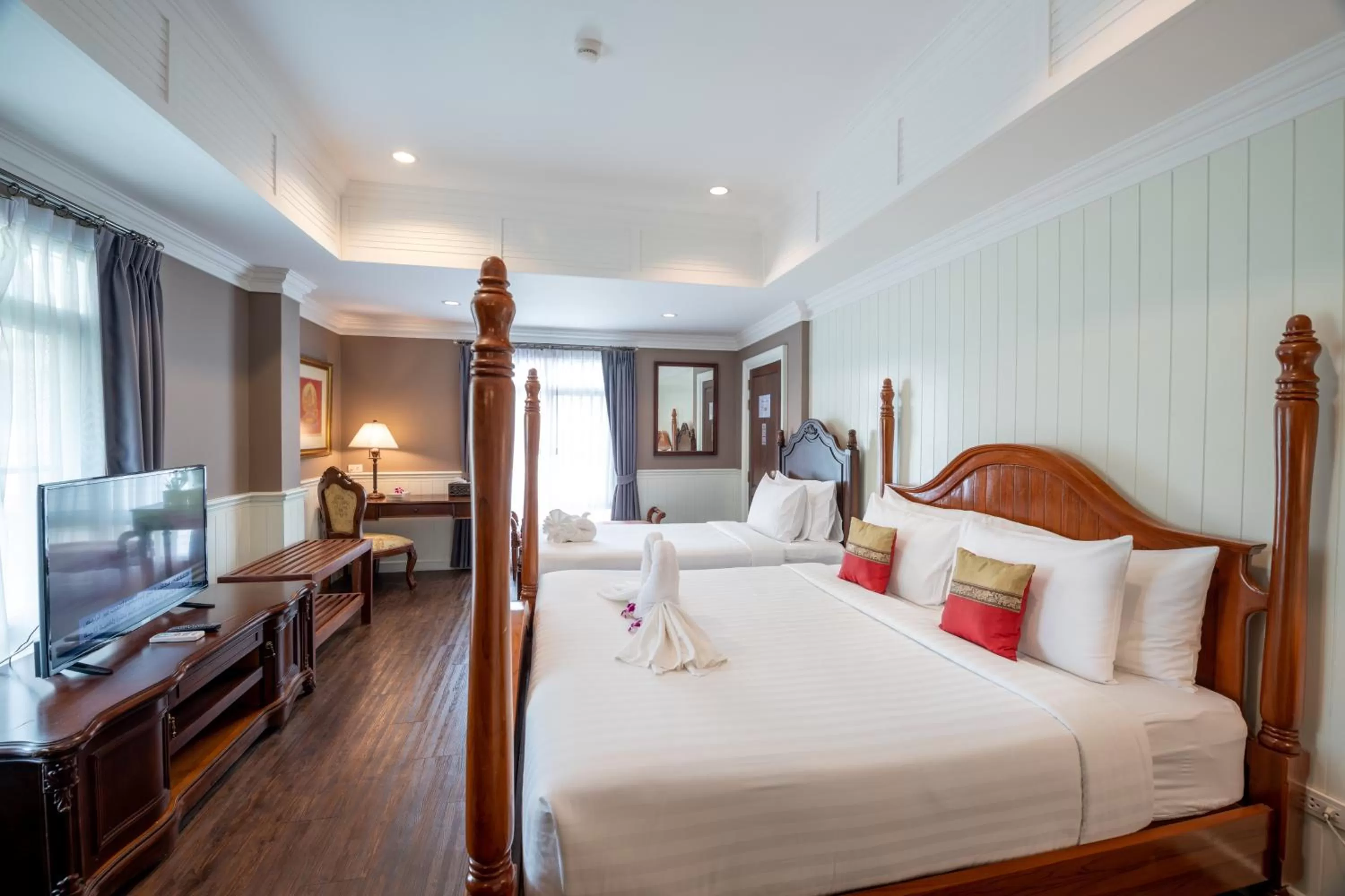 Photo of the whole room, Bed in The Orchid House 153