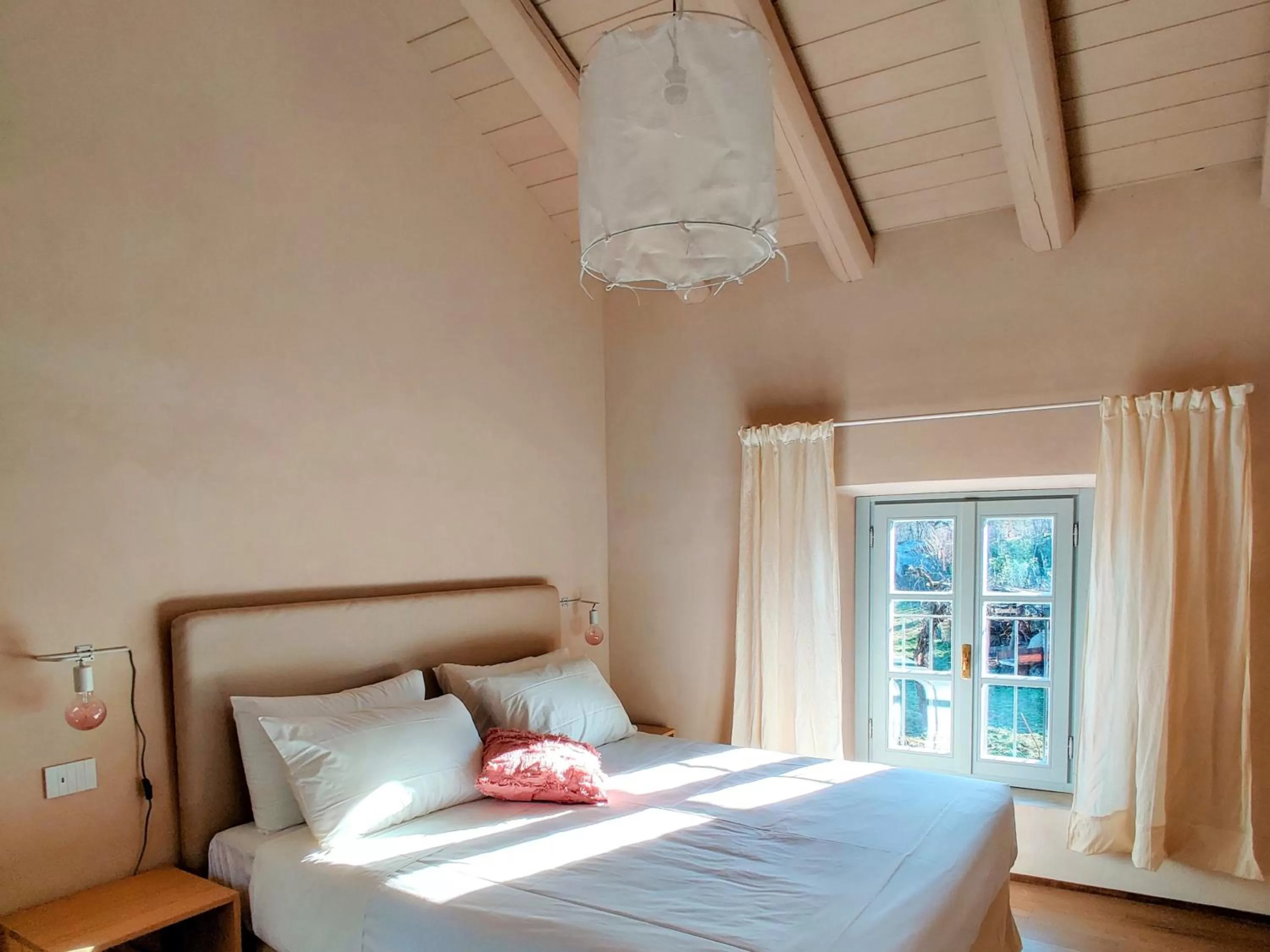 Bedroom, Bed in Dandelion Como Suites & Park