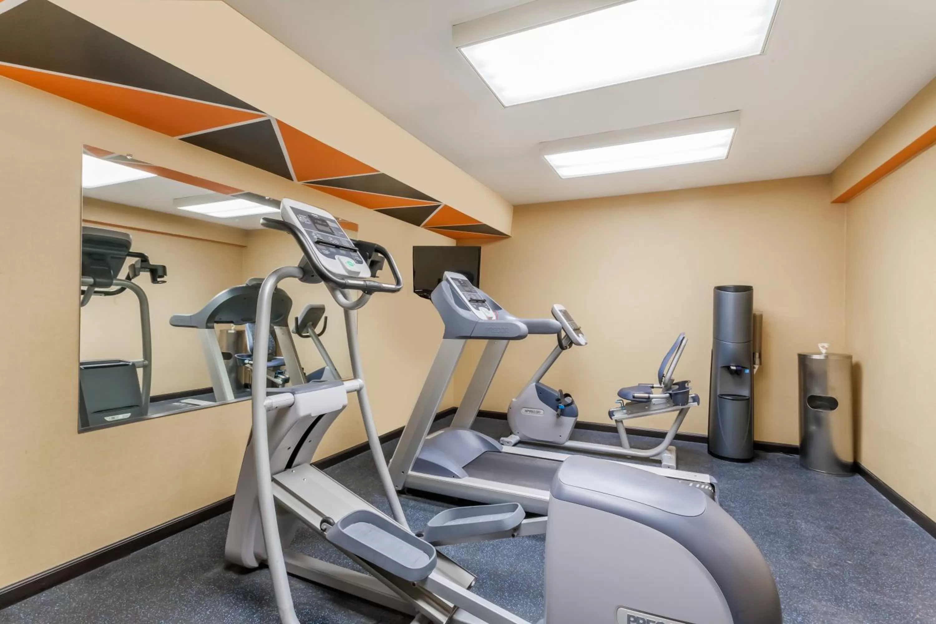 Fitness centre/facilities in Days Inn by Wyndham Windsor Locks / Bradley Intl Airport