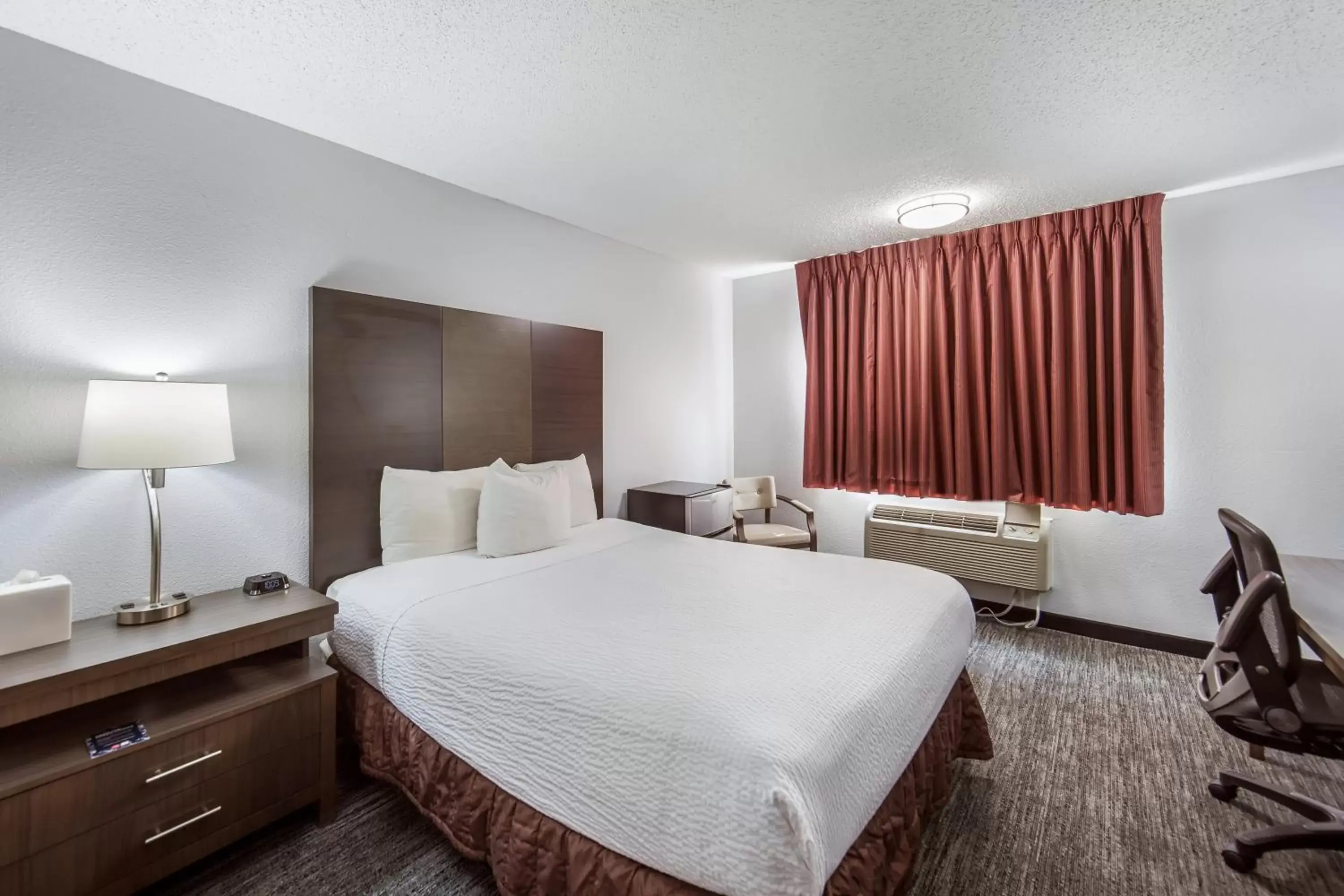 Standard King Room in Red Lion Inn & Suites Grants Pass Standard King Room in Red Lion Inn & Suites Grants Pass