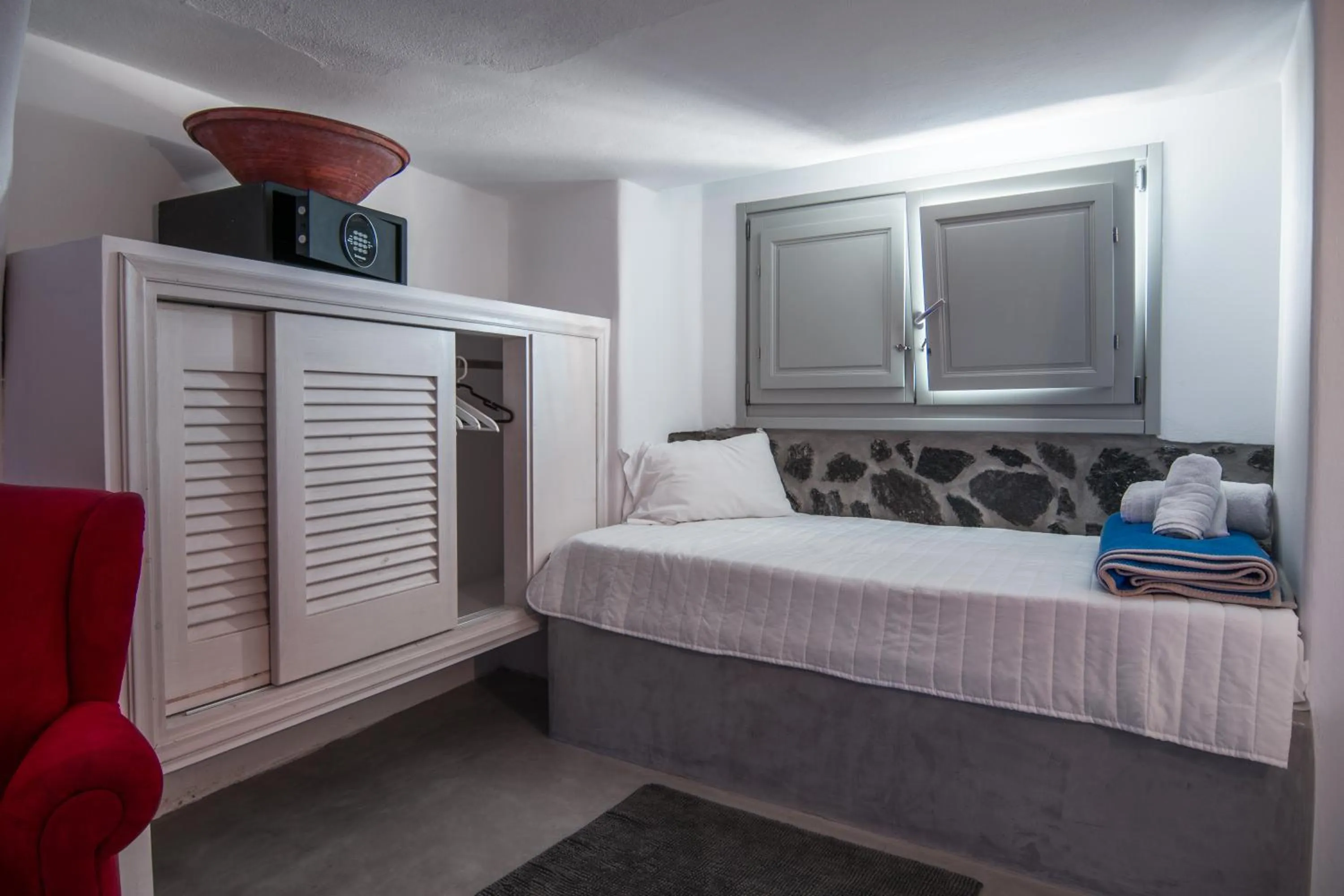 Bed in Loucas on the Cliff