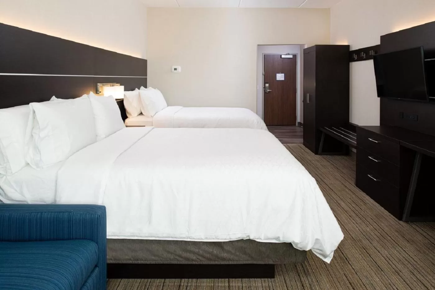 Bed in Holiday Inn Express & Suites - Romeoville - Joliet North by IHG