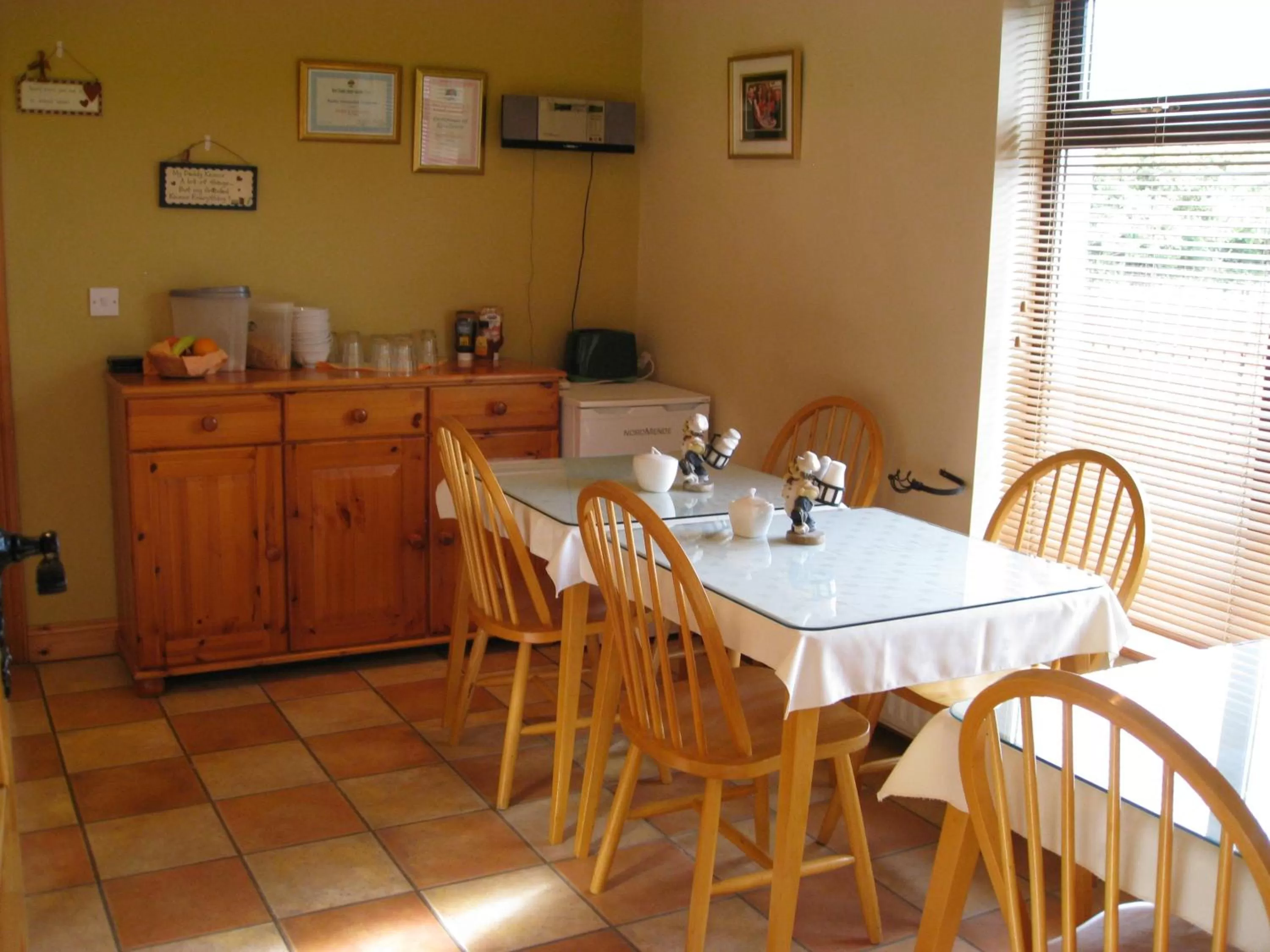 Restaurant/places to eat in Johnny B's B&B