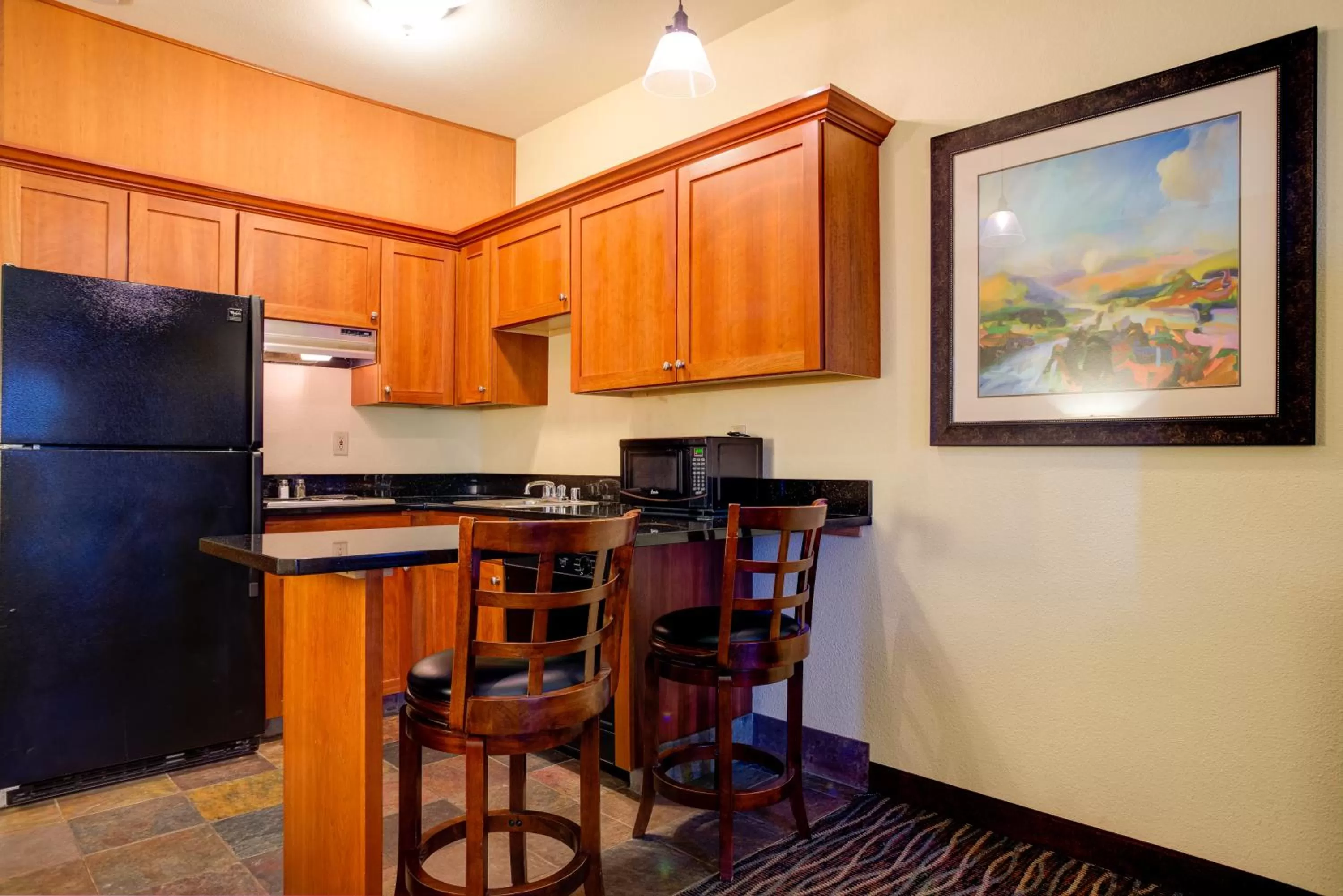 Kitchen or kitchenette in Best Western Plus Ellensburg Hotel