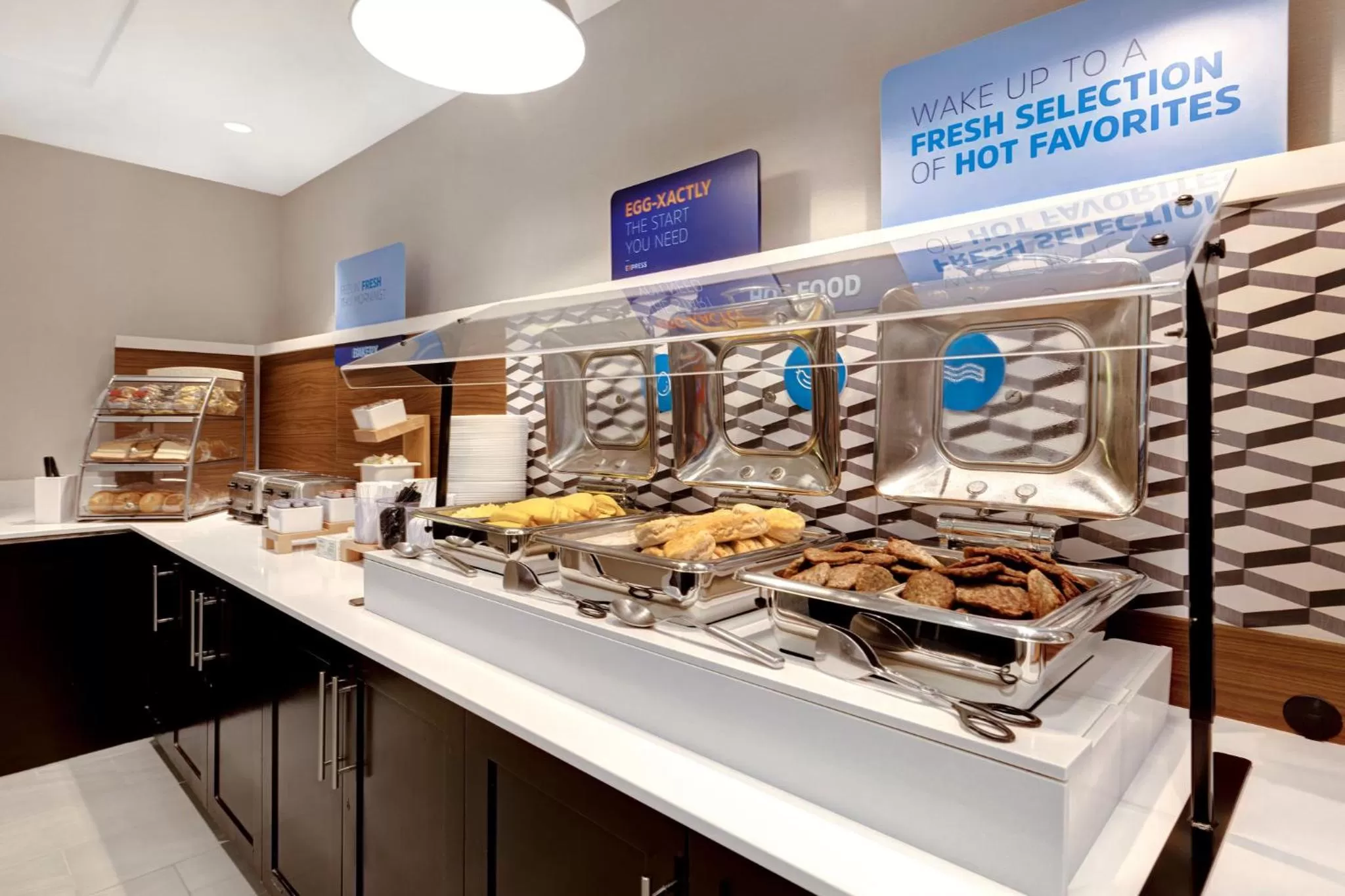 Breakfast in Holiday Inn Express & Suites - Kansas City KU Medical Center by IHG