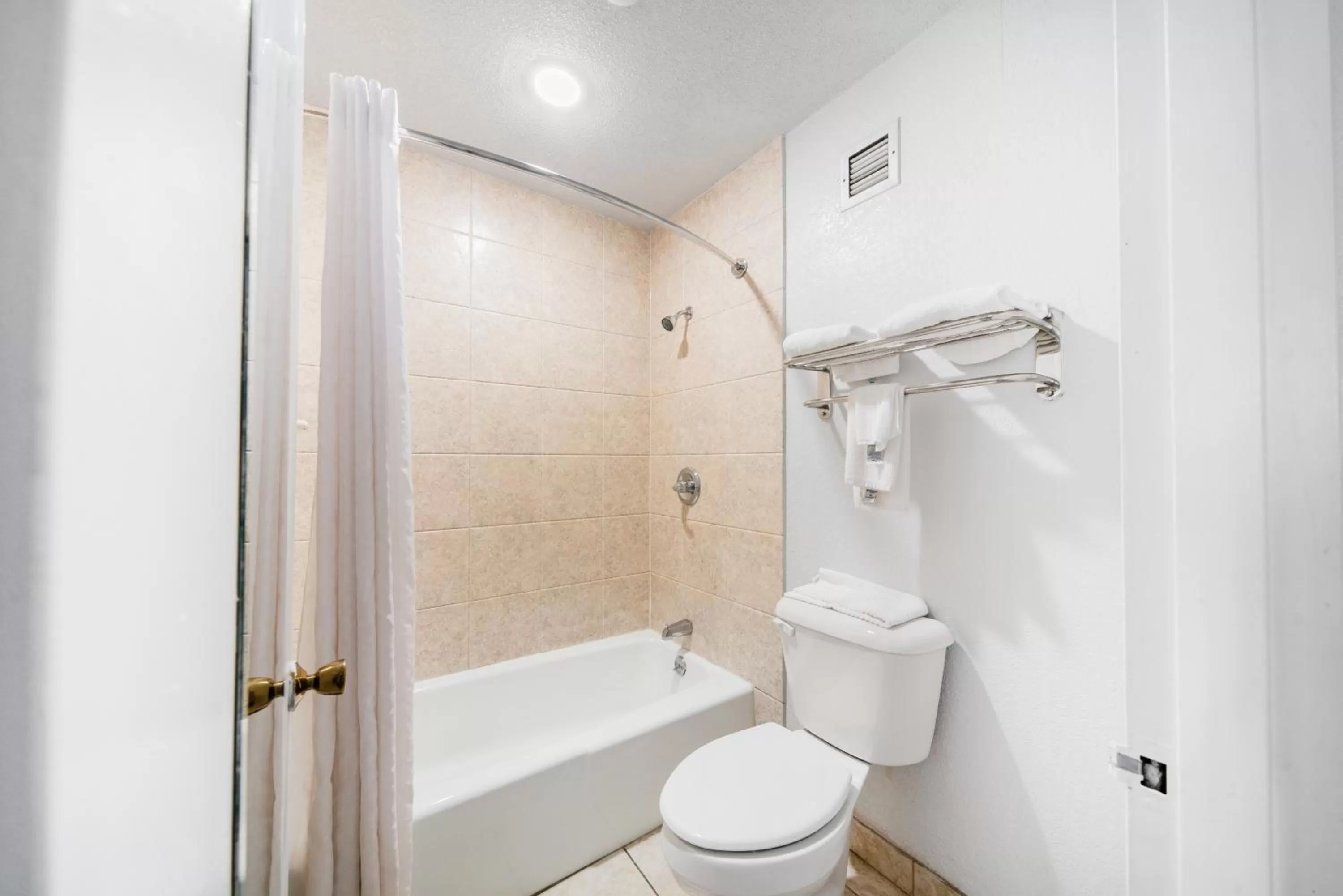 Shower in Econo Lodge Inn & Suites Near Bricktown