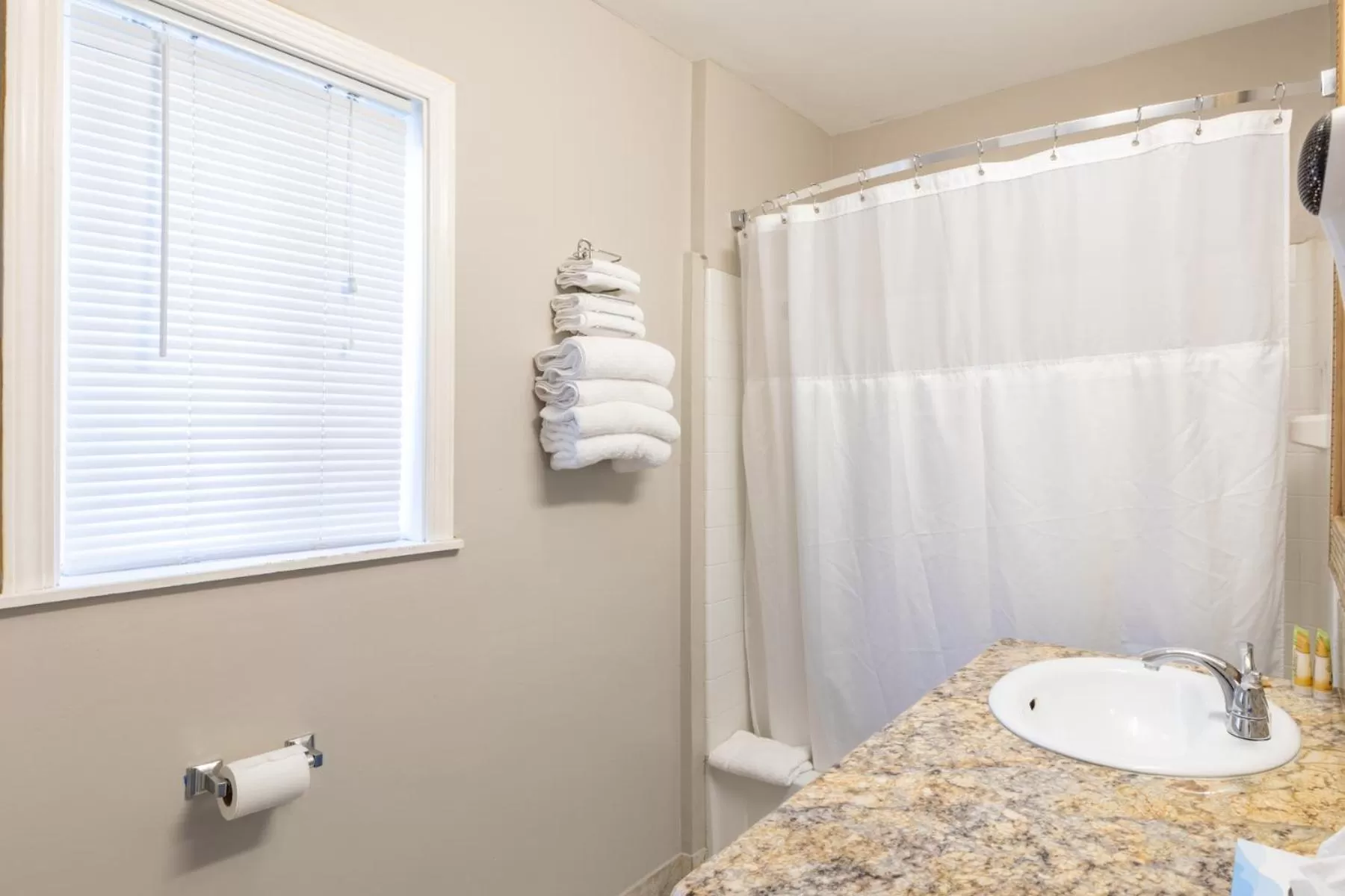 Bathroom in Vineyard Valley Inn