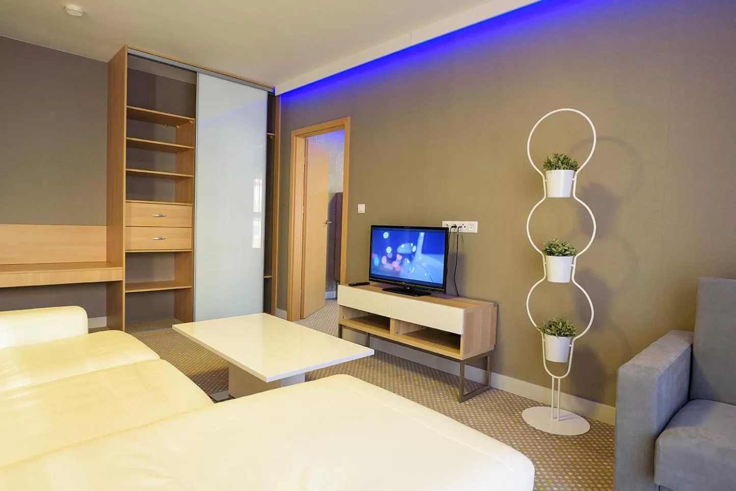 TV and multimedia, Bed in Invite