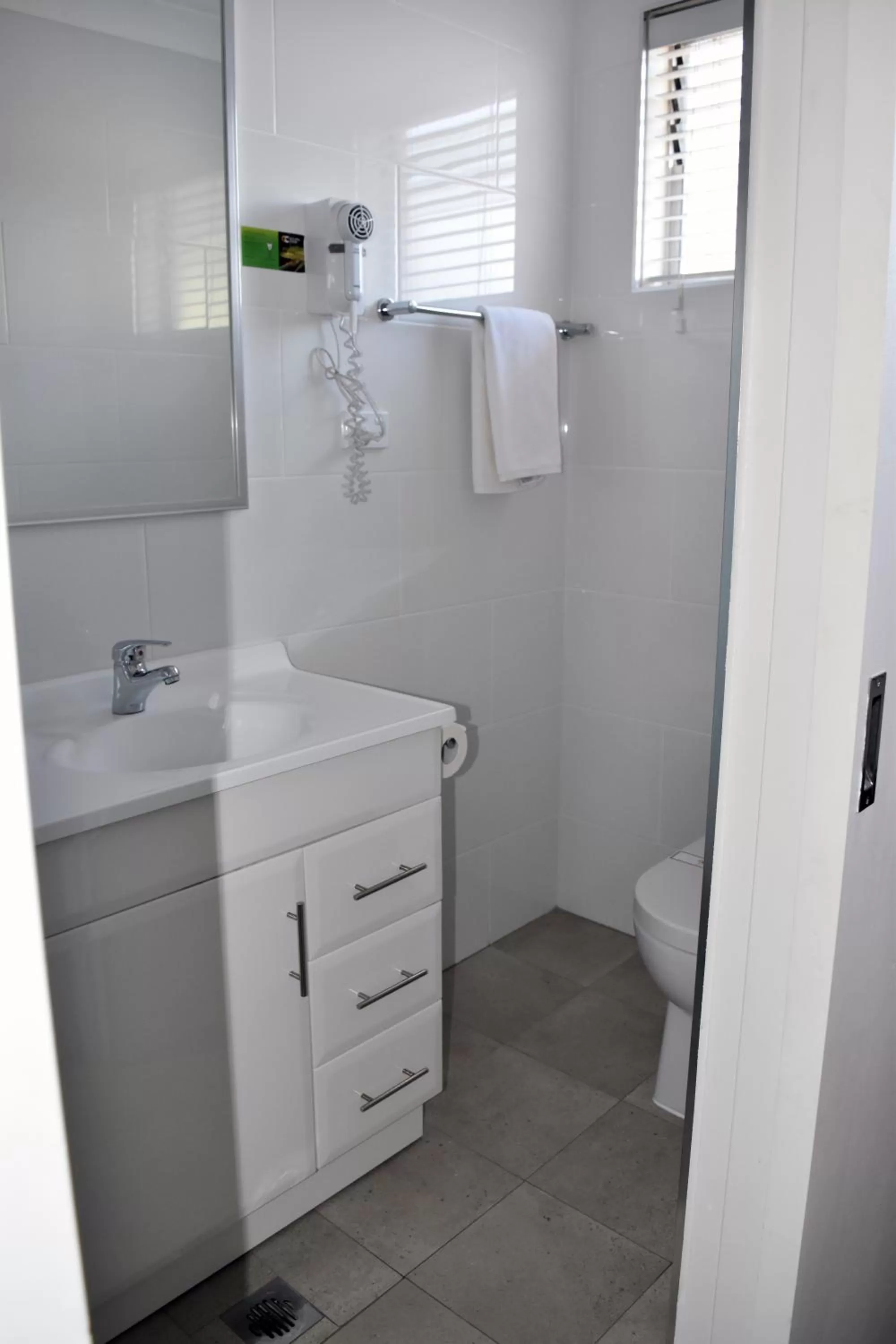 Ten Dollar Town Motel