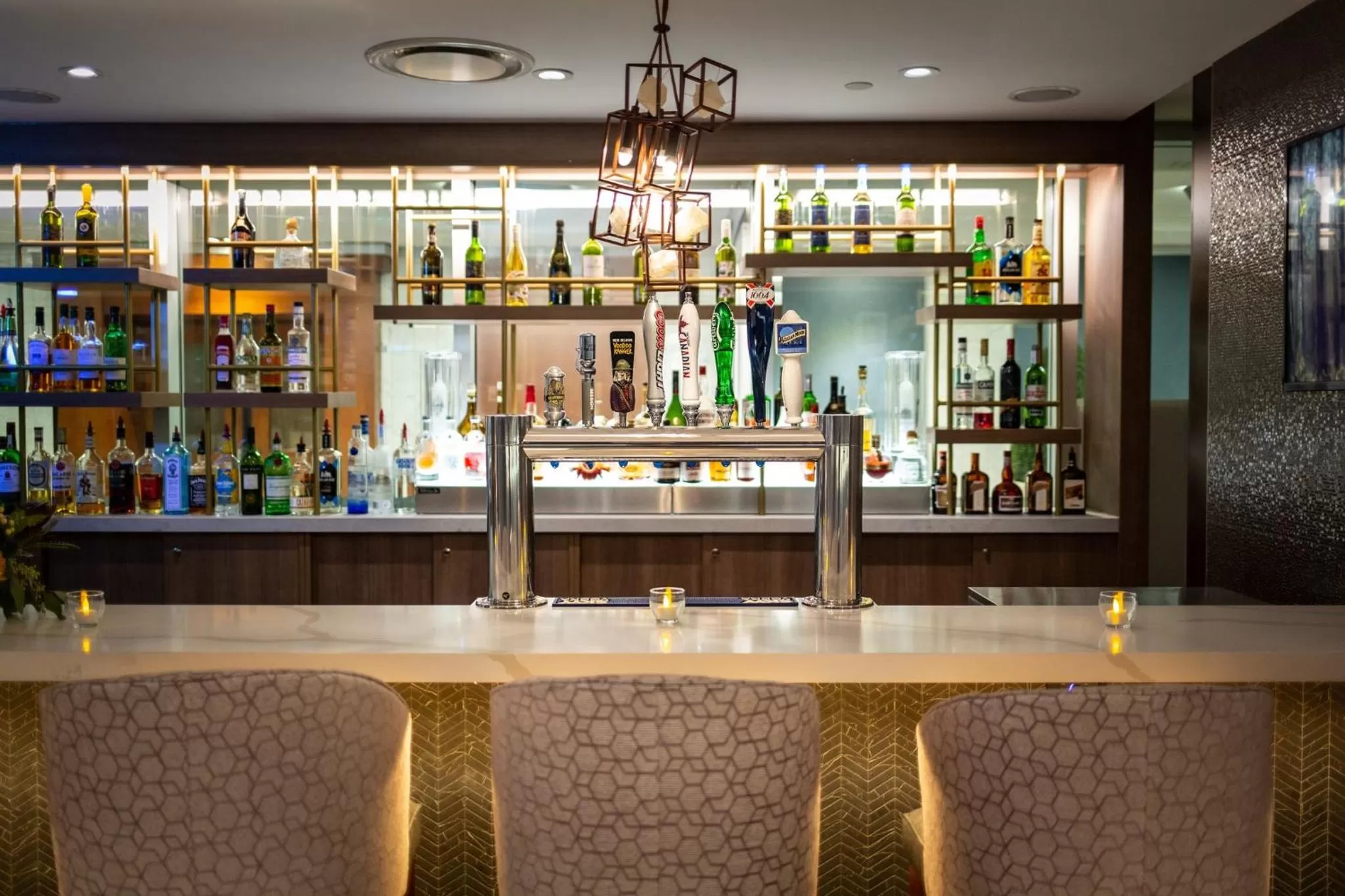 Lounge or bar in Holiday Inn Toronto Downtown Centre by IHG