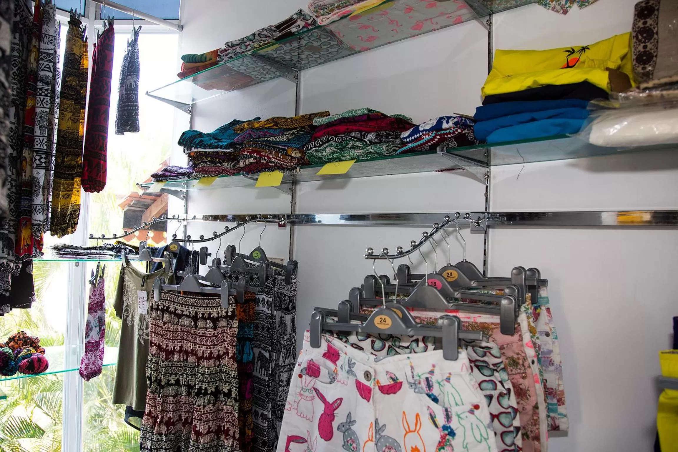 On-site shops in Suriya Arana
