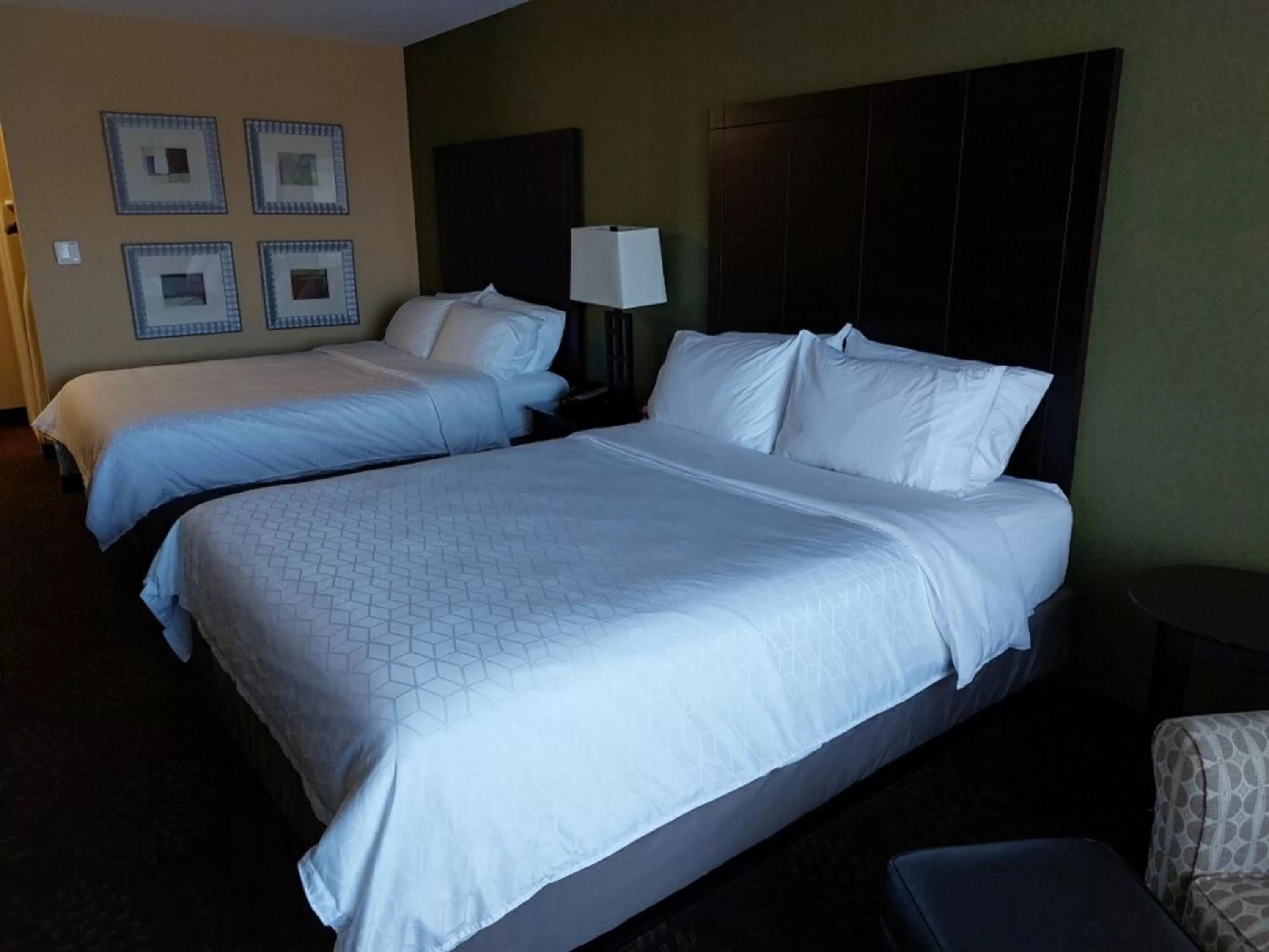Bed in Holiday Inn Express Hotel & Suites Lansing-Dimondale by IHG