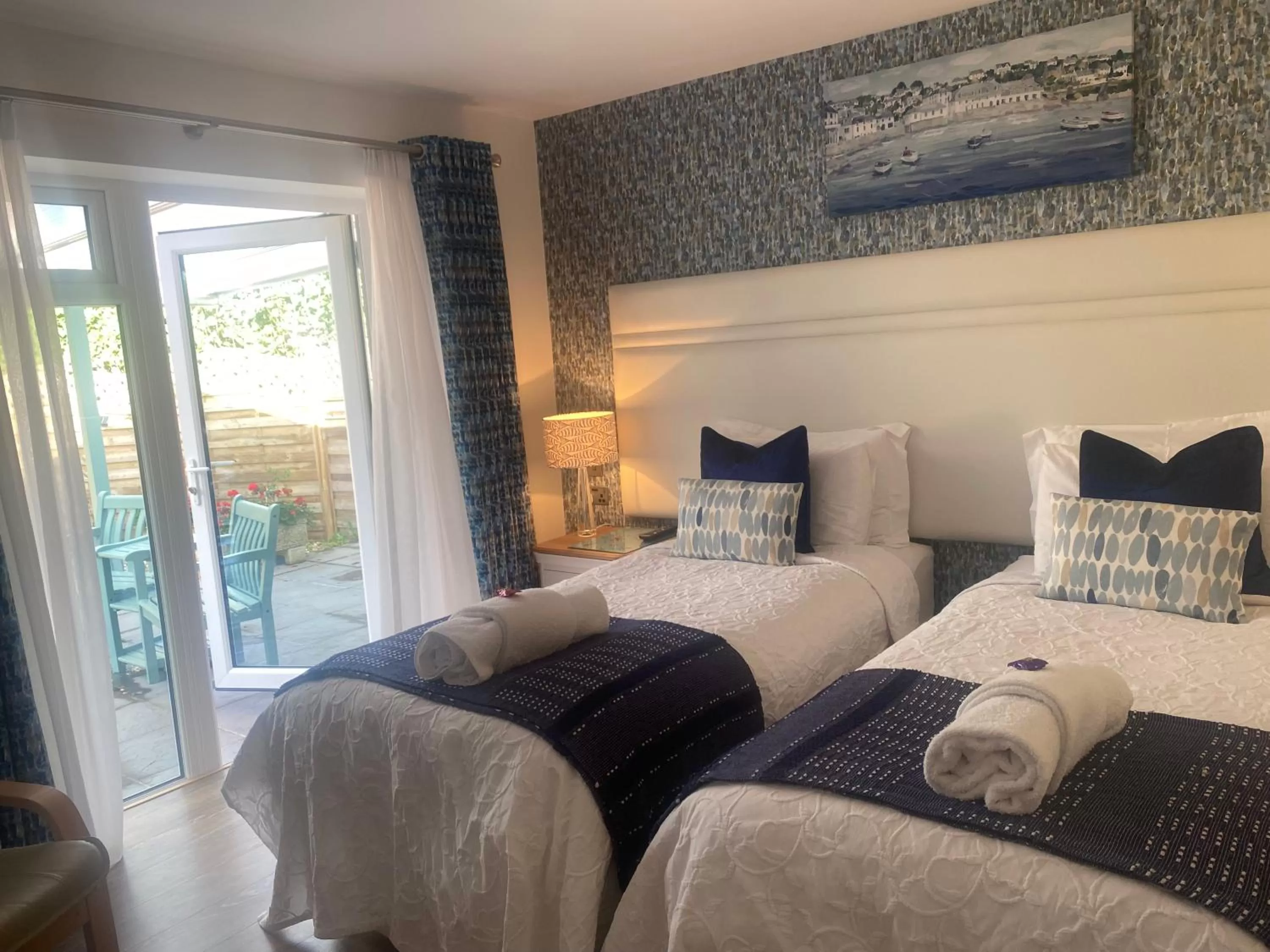 Bed in Toppesfield House B&B