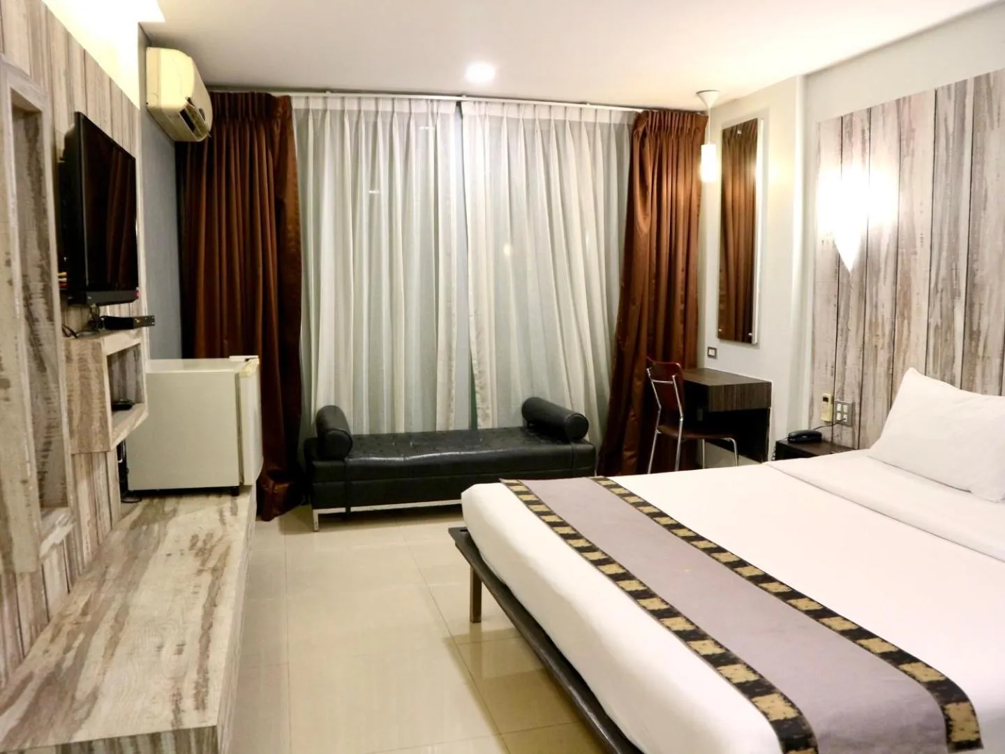 Bedroom, Bed in Swana Bangkok Hotel