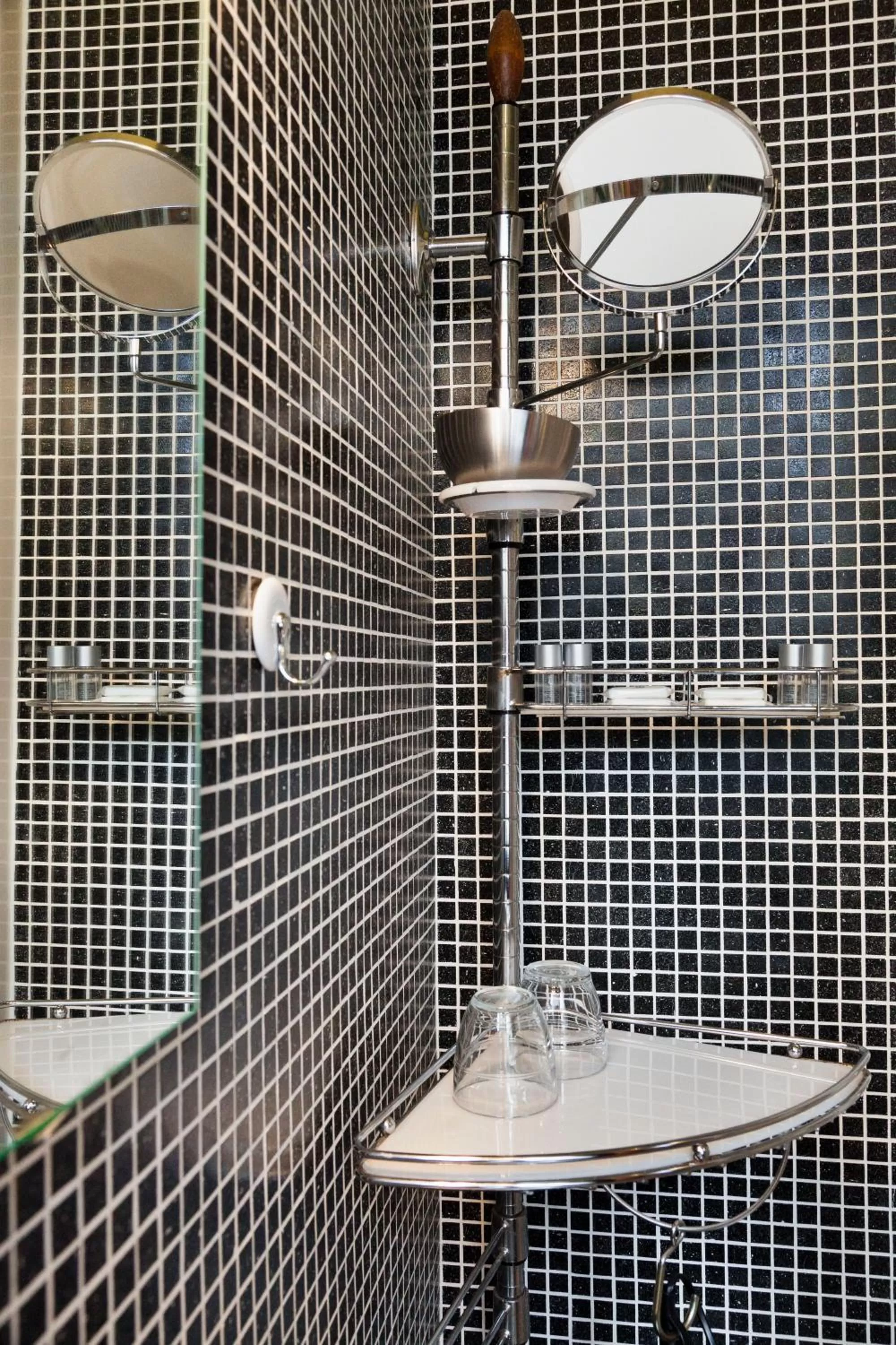 Other in Hotel Diamonds and Pearls