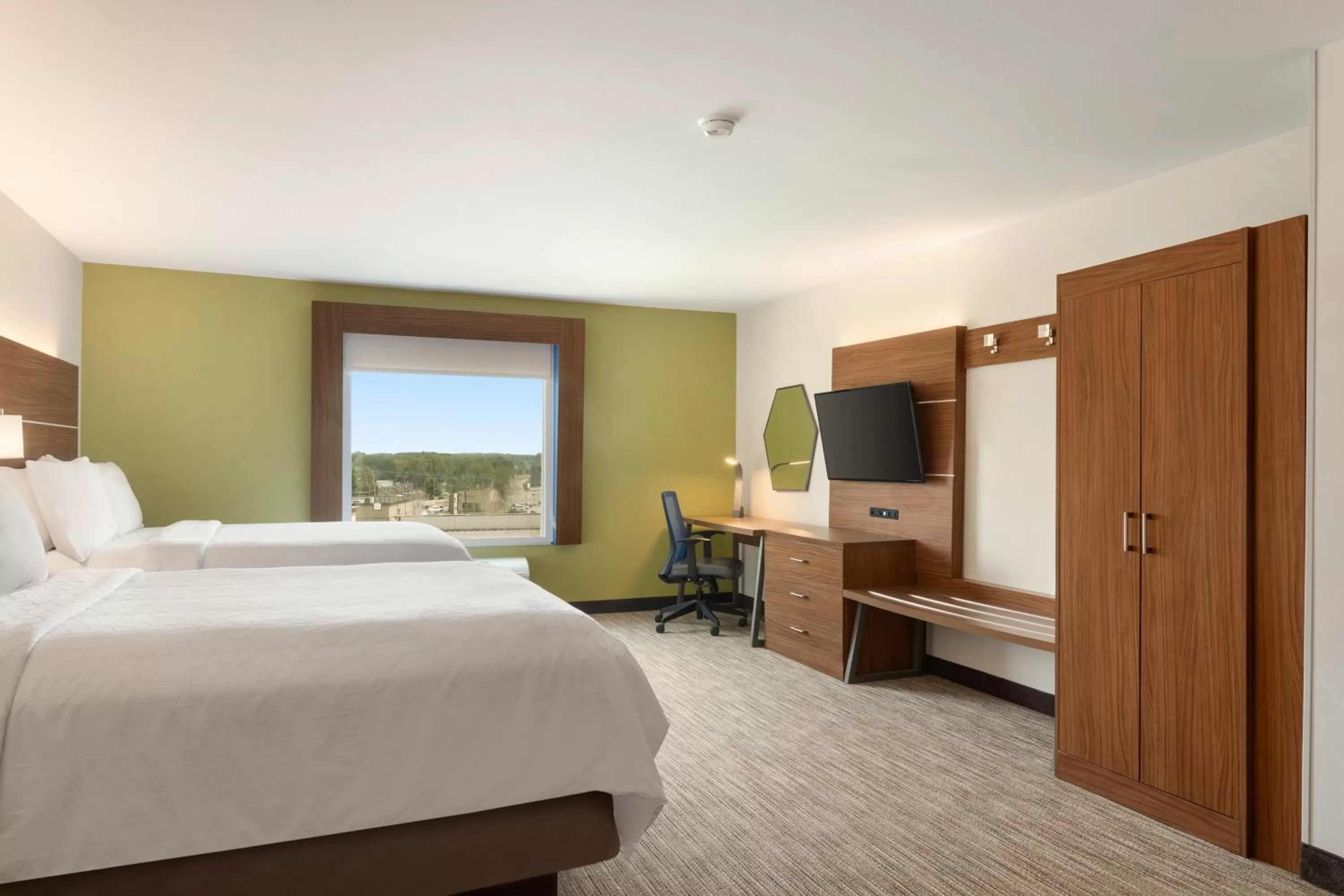 Photo of the whole room, Bed in Holiday Inn Express & Suites Searcy by IHG