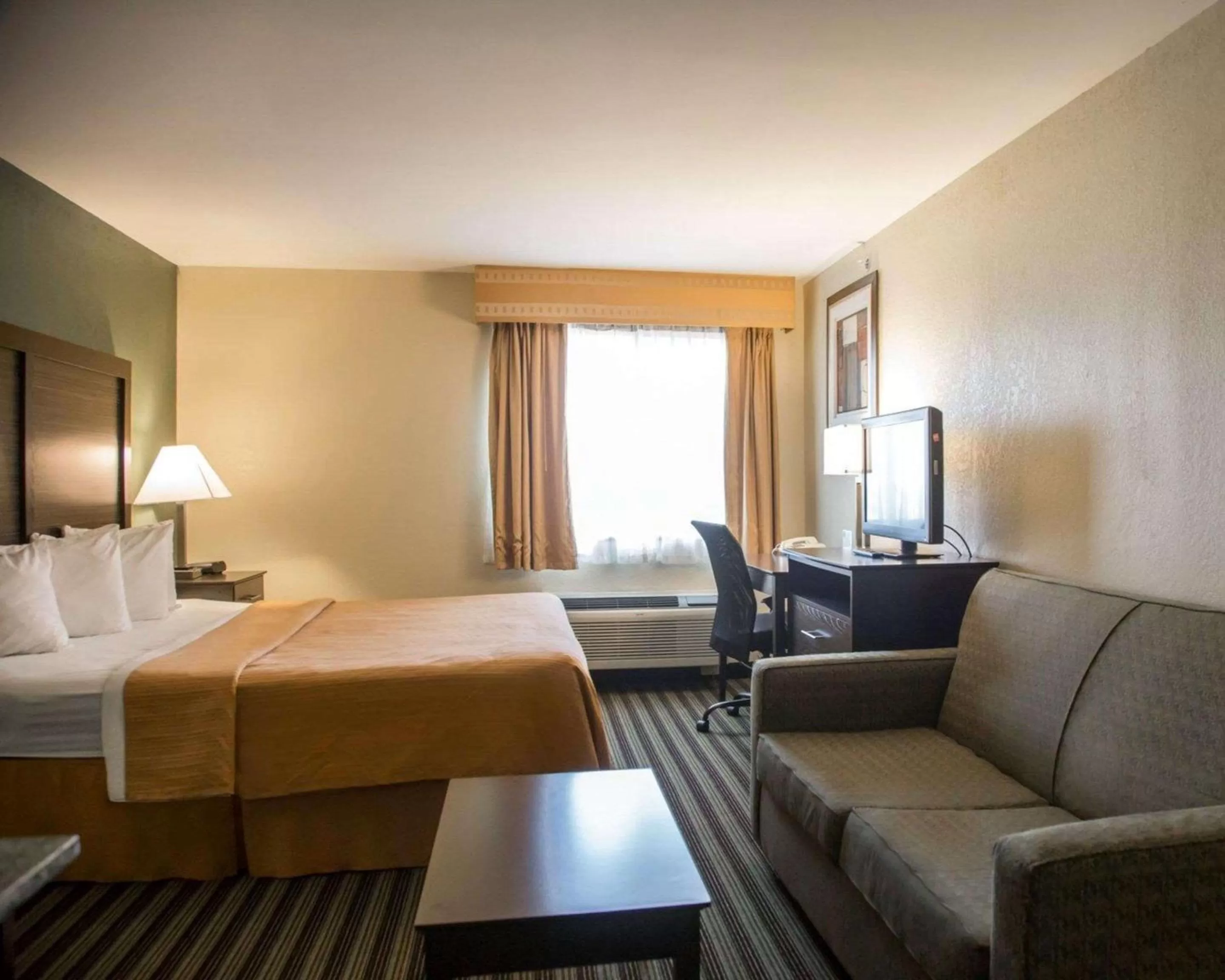 Photo of the whole room, Bed in Quality Inn & Suites Loves Park near Rockford