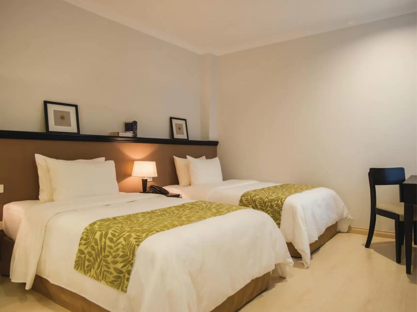 bunk bed in The Alcove Library Hotel