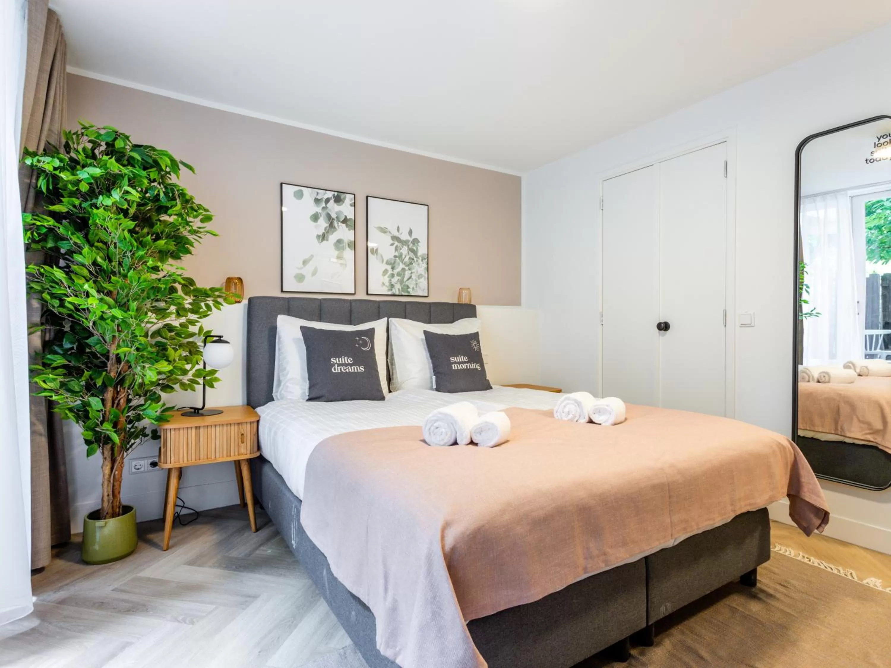 Bed in City Rooms Amsterdam Hemonystraat - Digital access