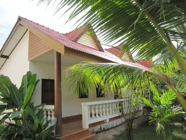 Decorative detail in Lanta Bee Garden Bungalow SHA Extra Plus