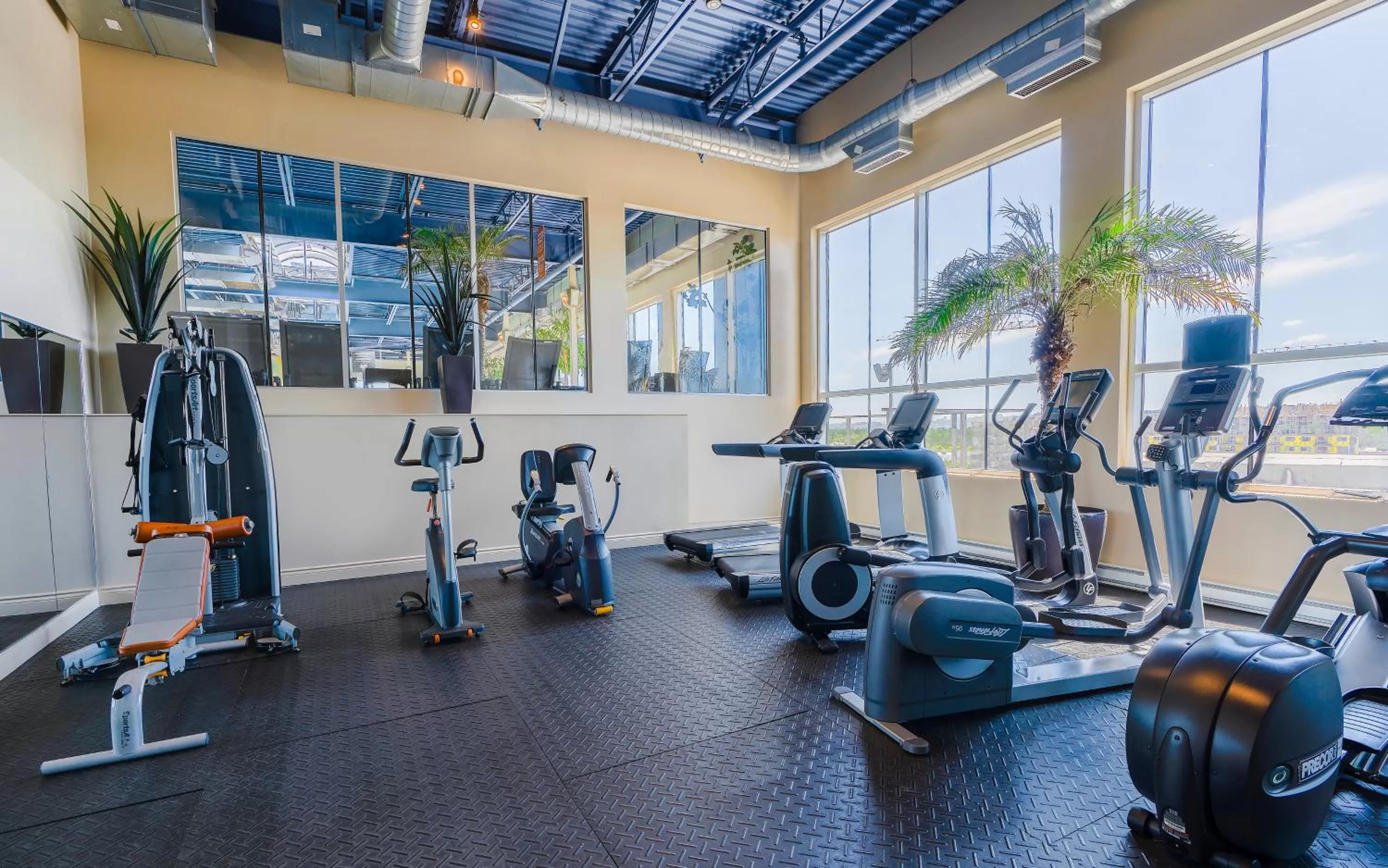 Fitness centre/facilities in Hôtel Must Aéroport de Québec par JARO
