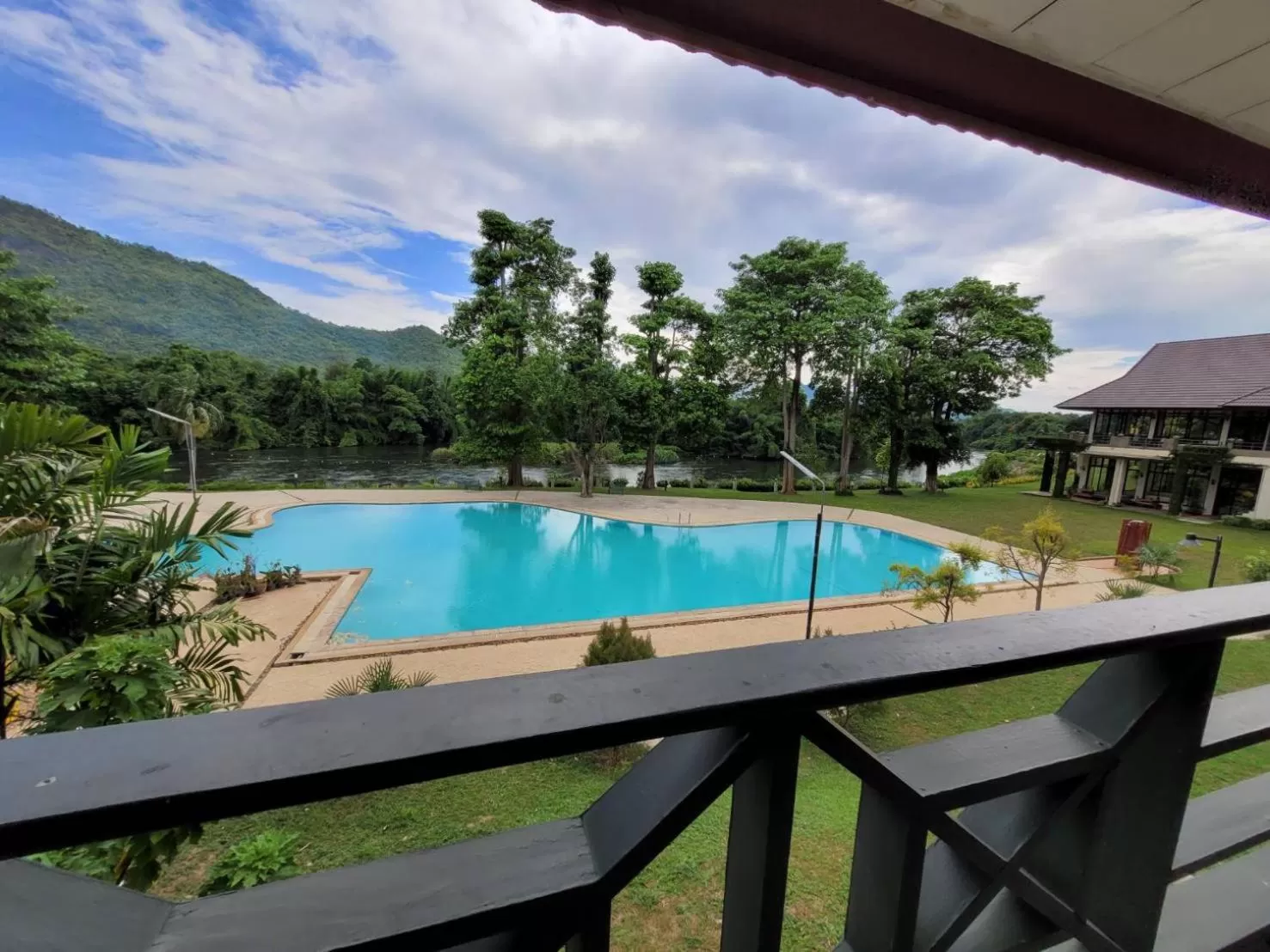 Swimming pool in Aekpailin River Kwai Resort