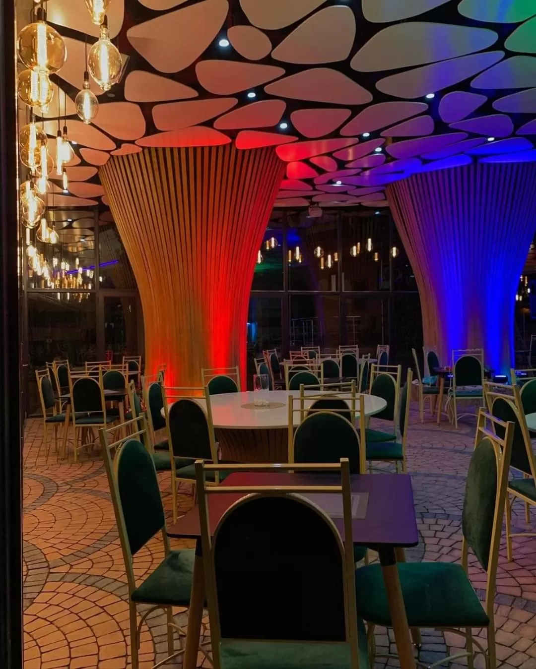 Restaurant/Places to Eat in Elkoaparthotel