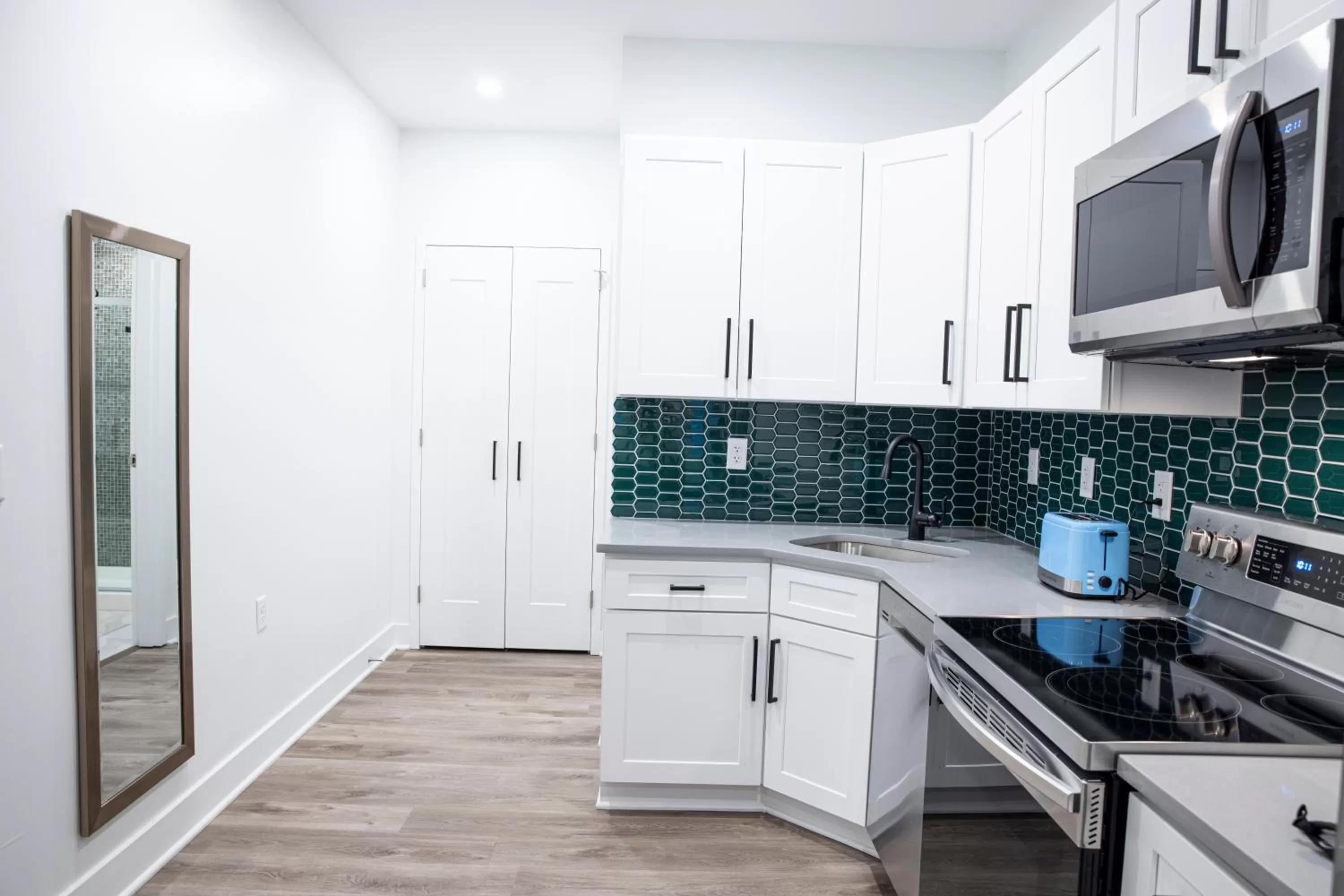 Kitchen or kitchenette in Peachtree Suites - Jersey City