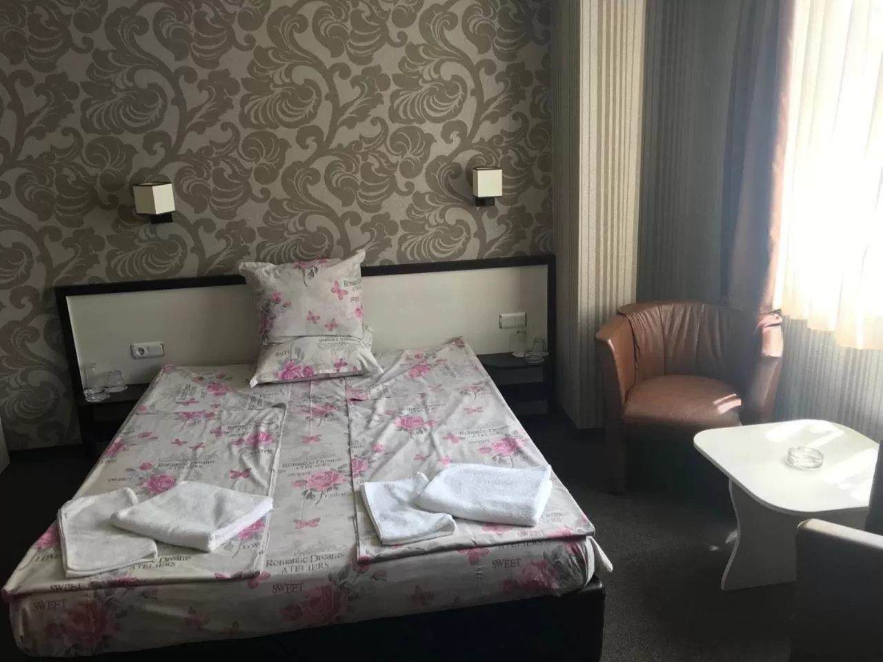 Photo of the whole room, Bed in Casa Blanca