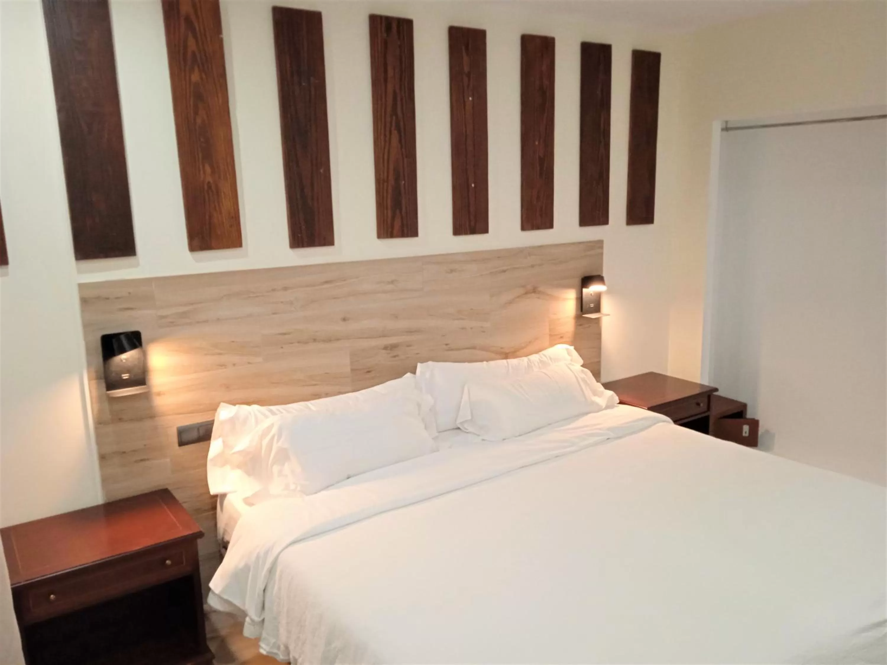 Photo of the whole room, Bed in Hotel 153