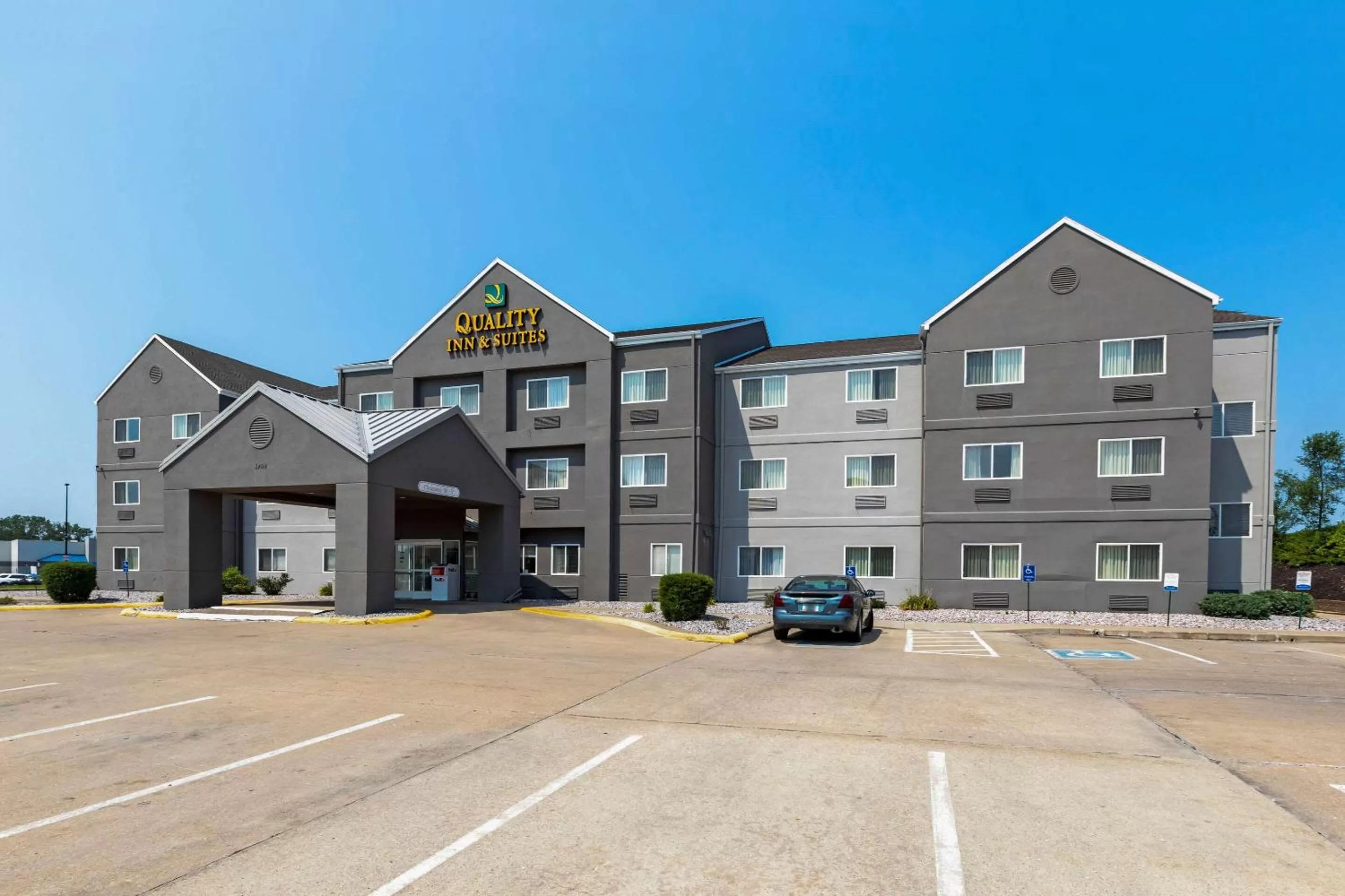 Property building in Quality Inn & Suites Keokuk North
