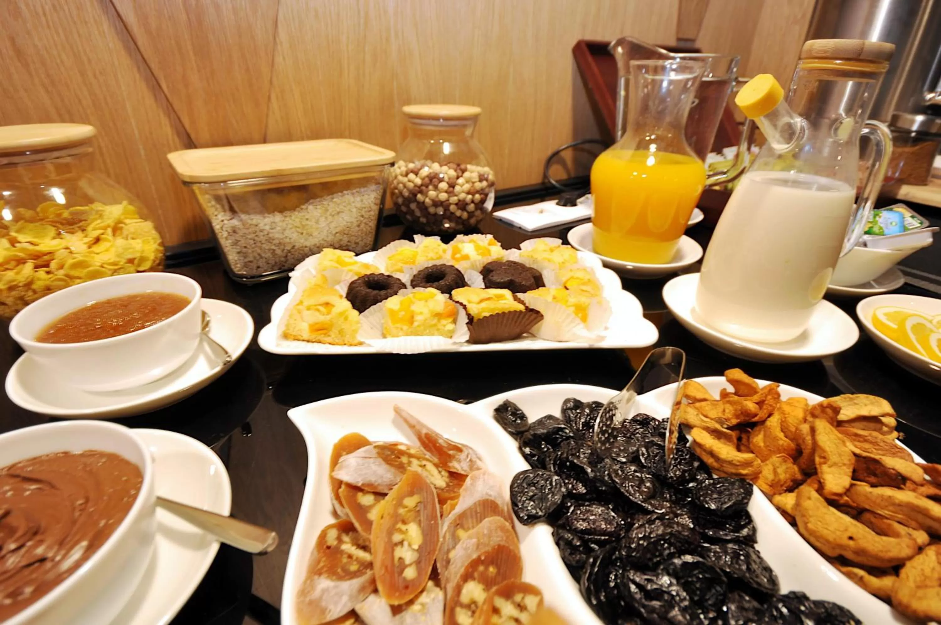 Food and drinks in Elle Boutique Hotel