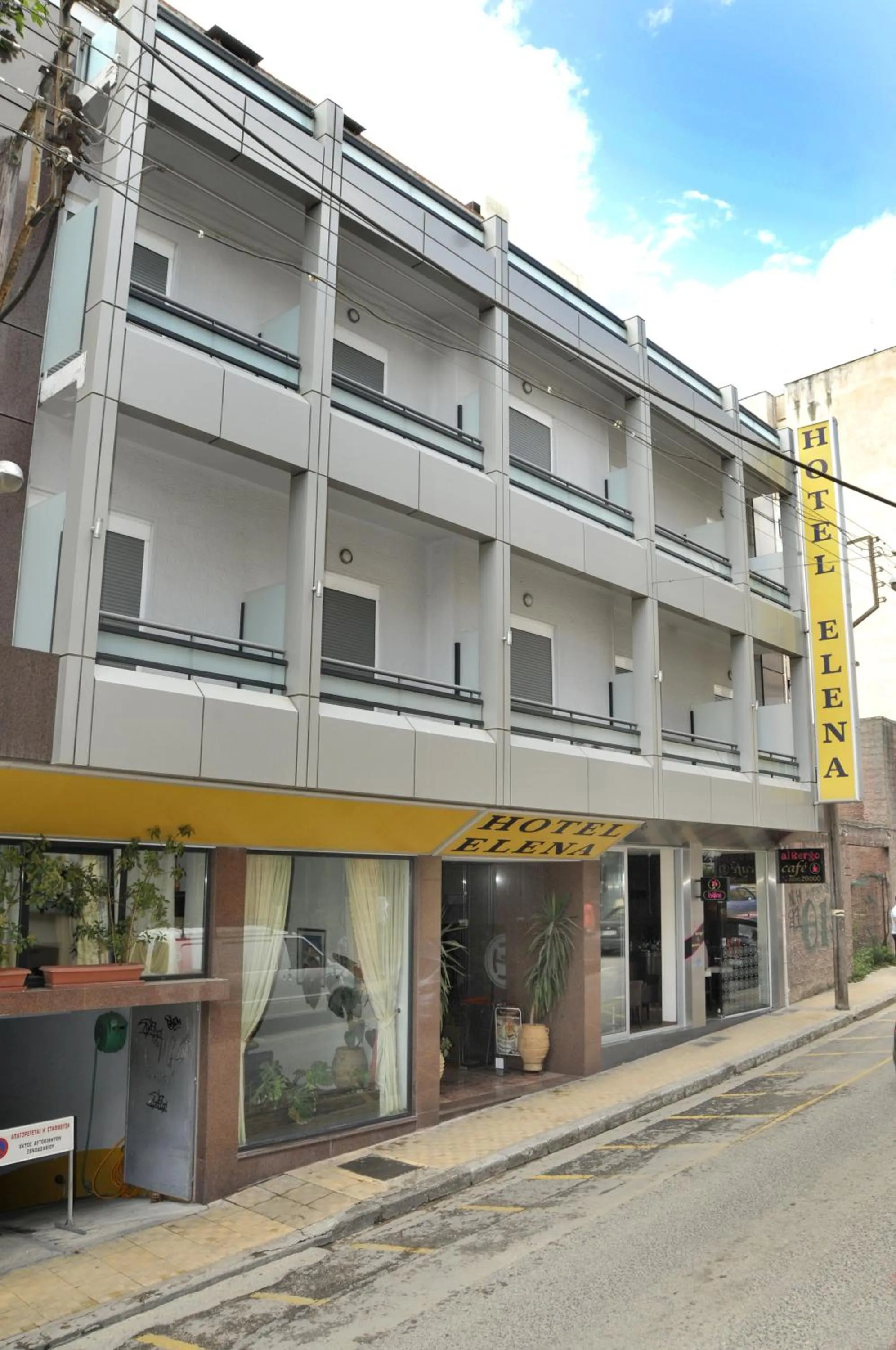 Facade/entrance in Hotel Elena