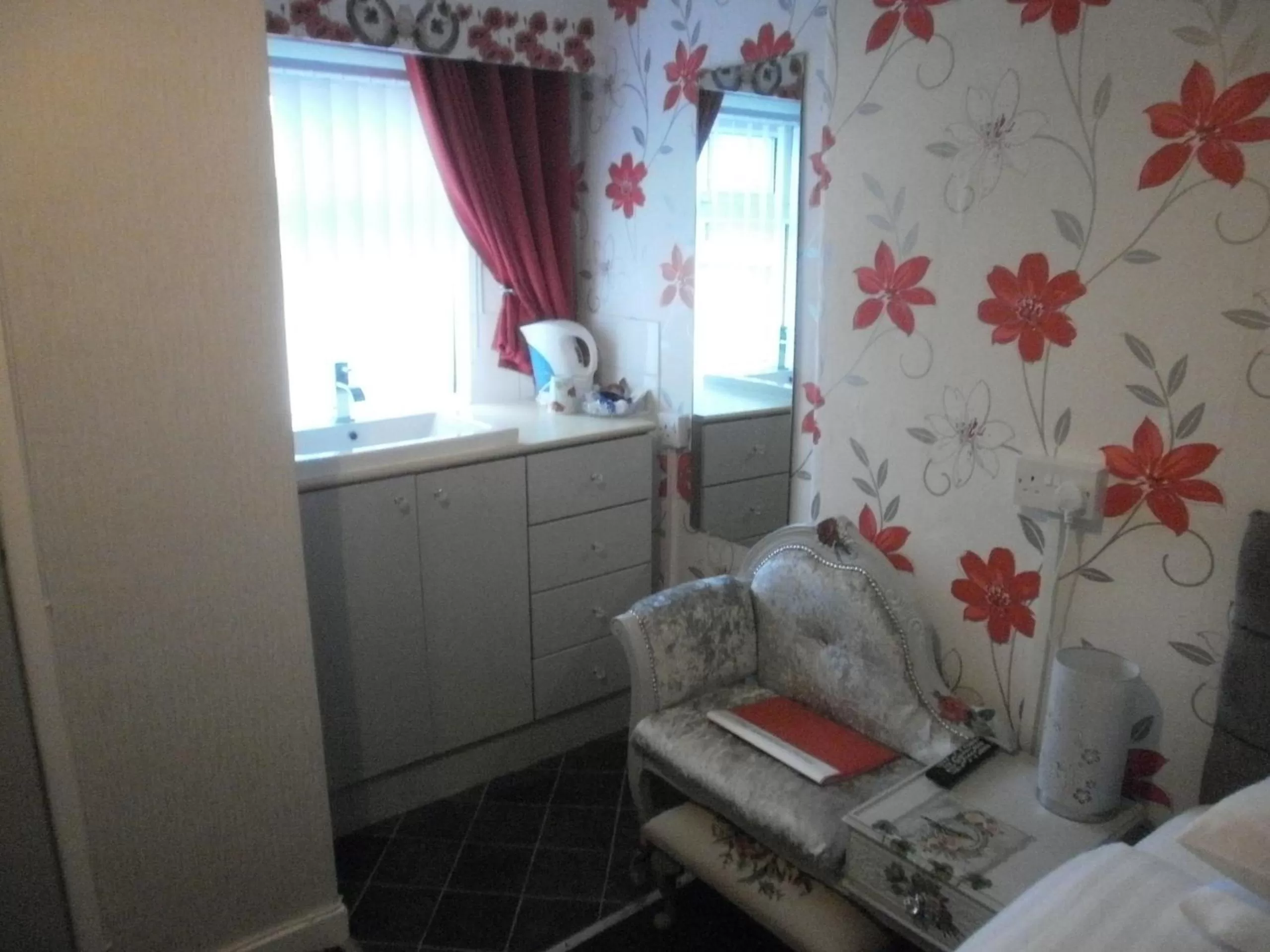 Seating area, Bed in The Withnell Hotel