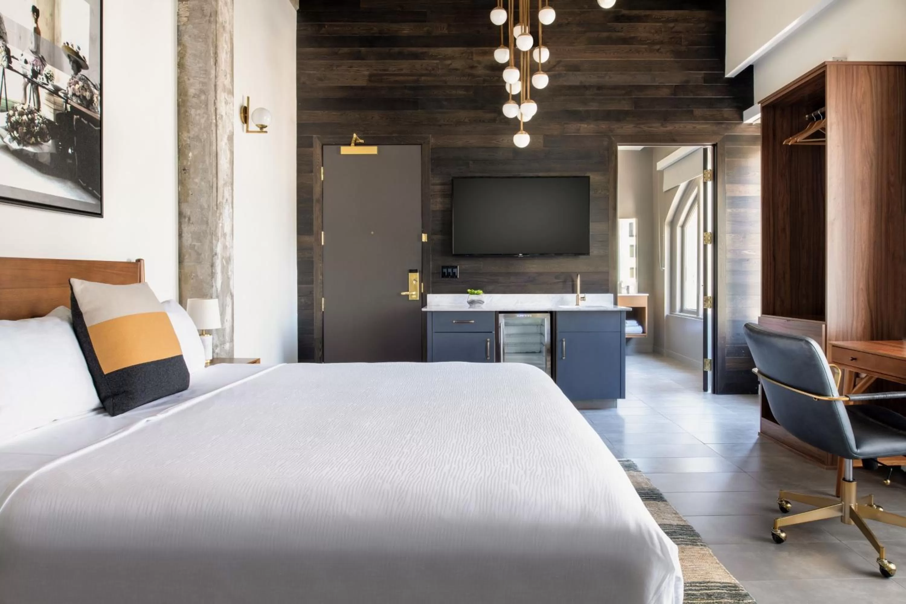 Lounge or bar, Bed in The Hi-Lo, Autograph Collection