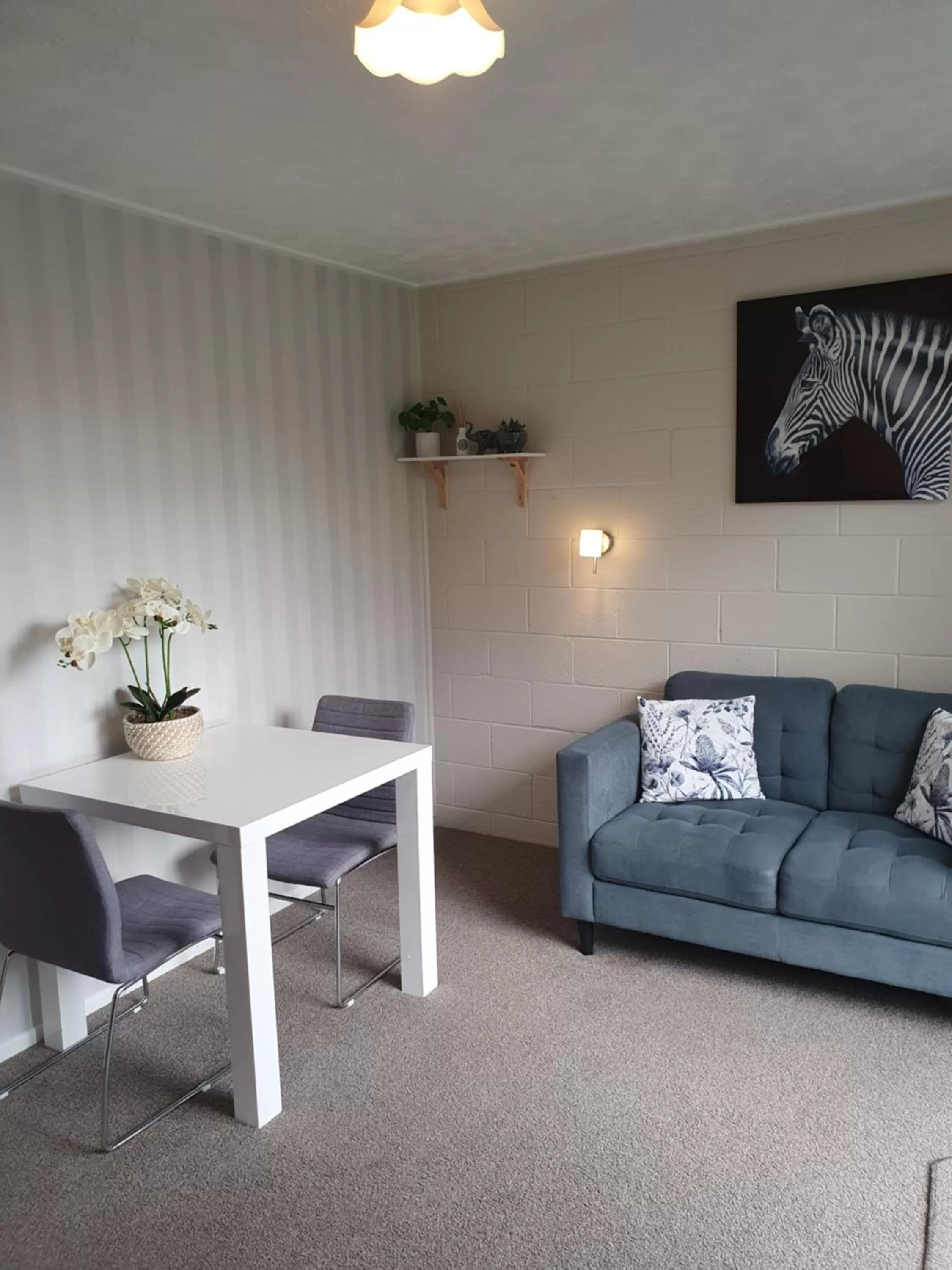 Living room, Seating Area in Gardner Court Motel