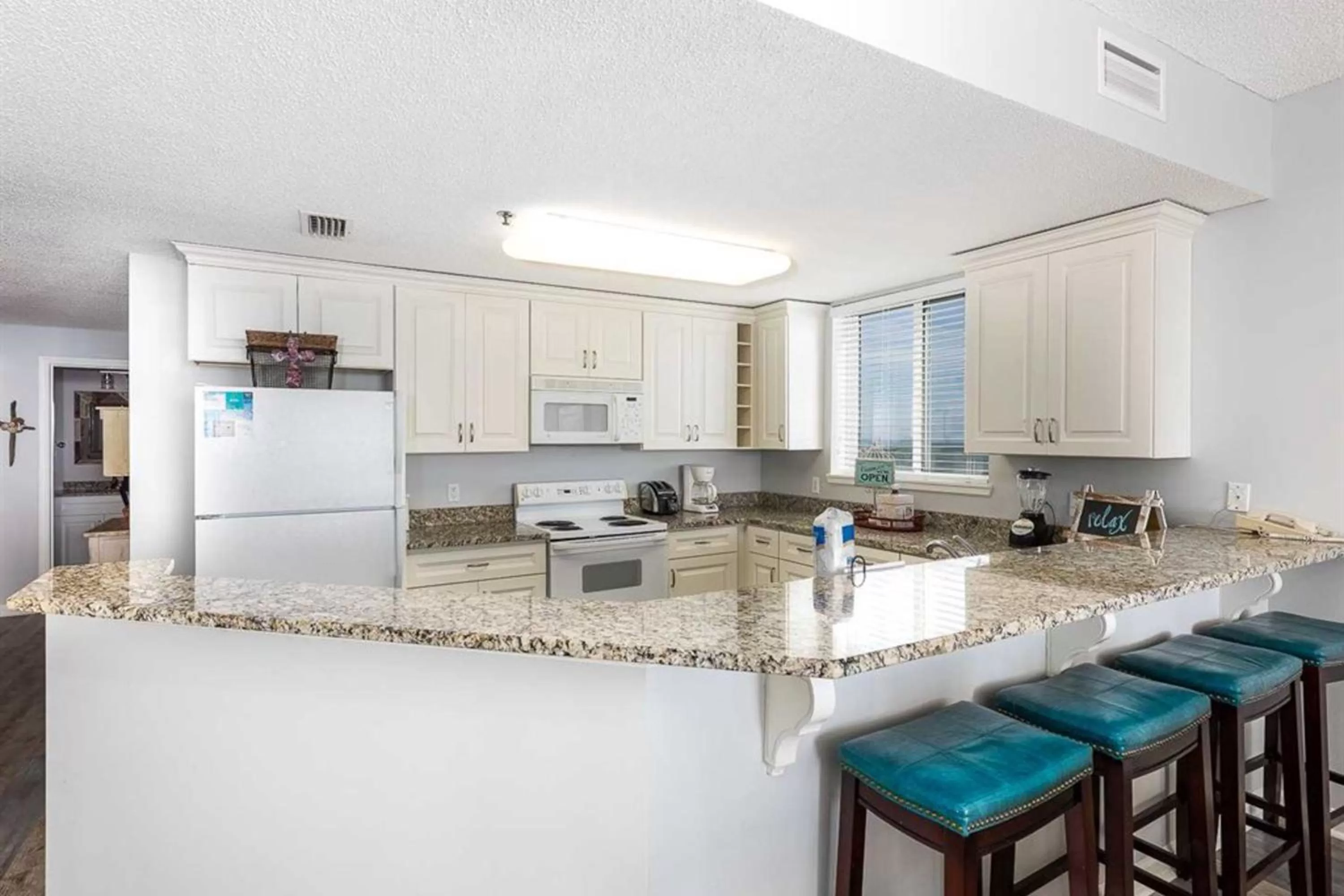 Kitchen/Kitchenette in The Beach Club Resort and Spa III