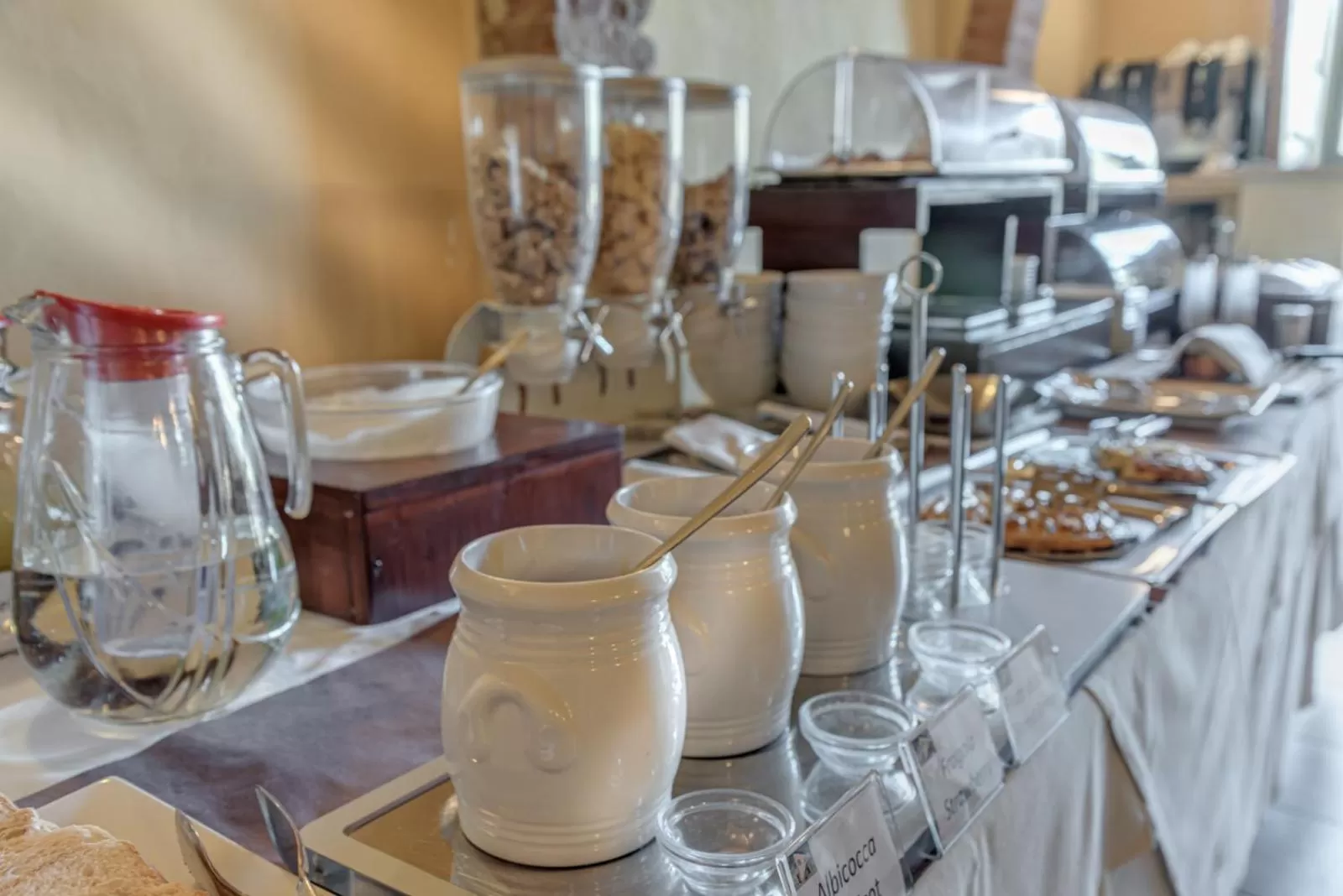 Buffet breakfast in Hotel Palazzo di Valli